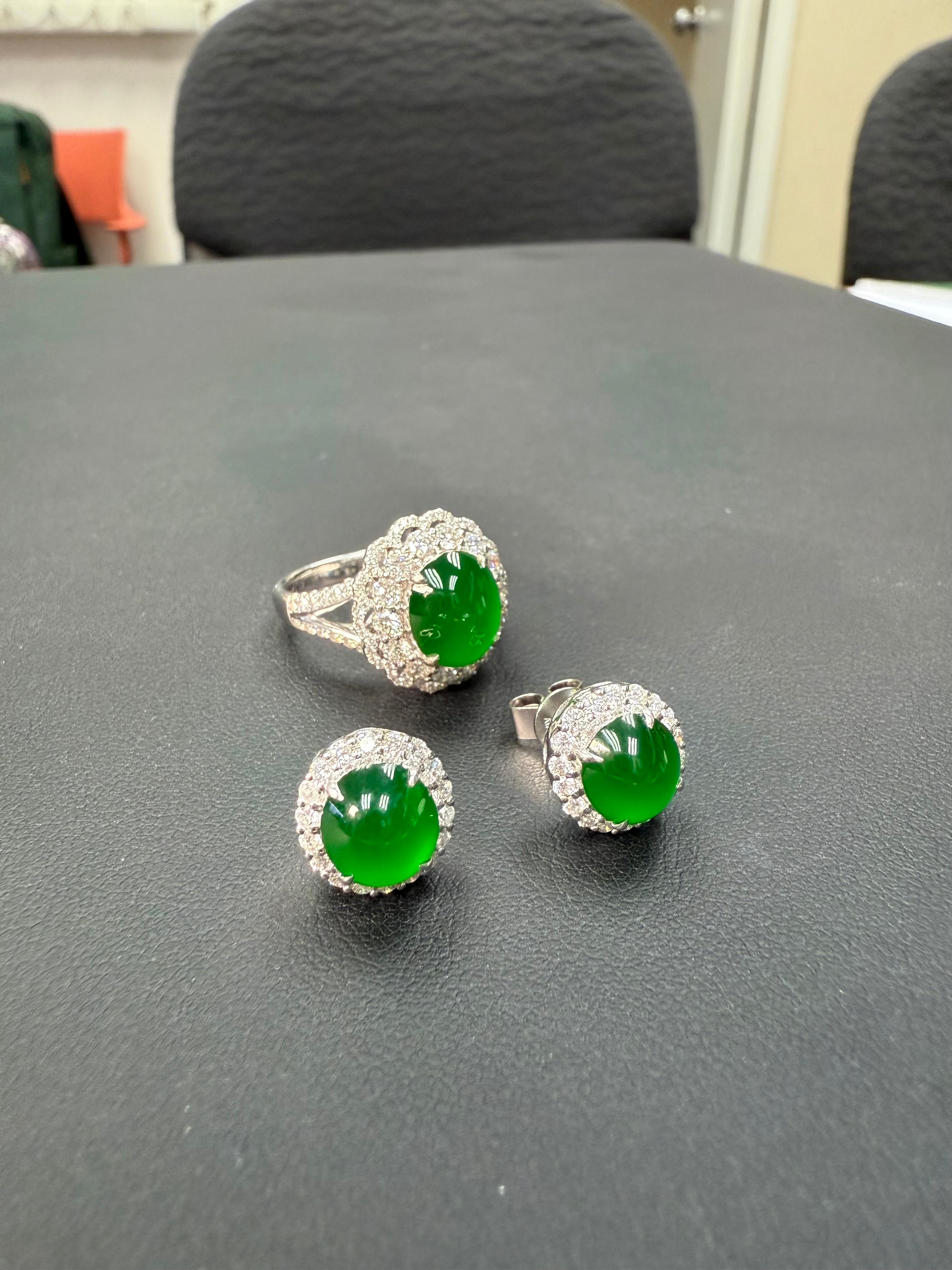 Cabochon Orecchini con diamanti di giada imperiale certificati e set di anelli. Il migliore Greene & Greene in vendita