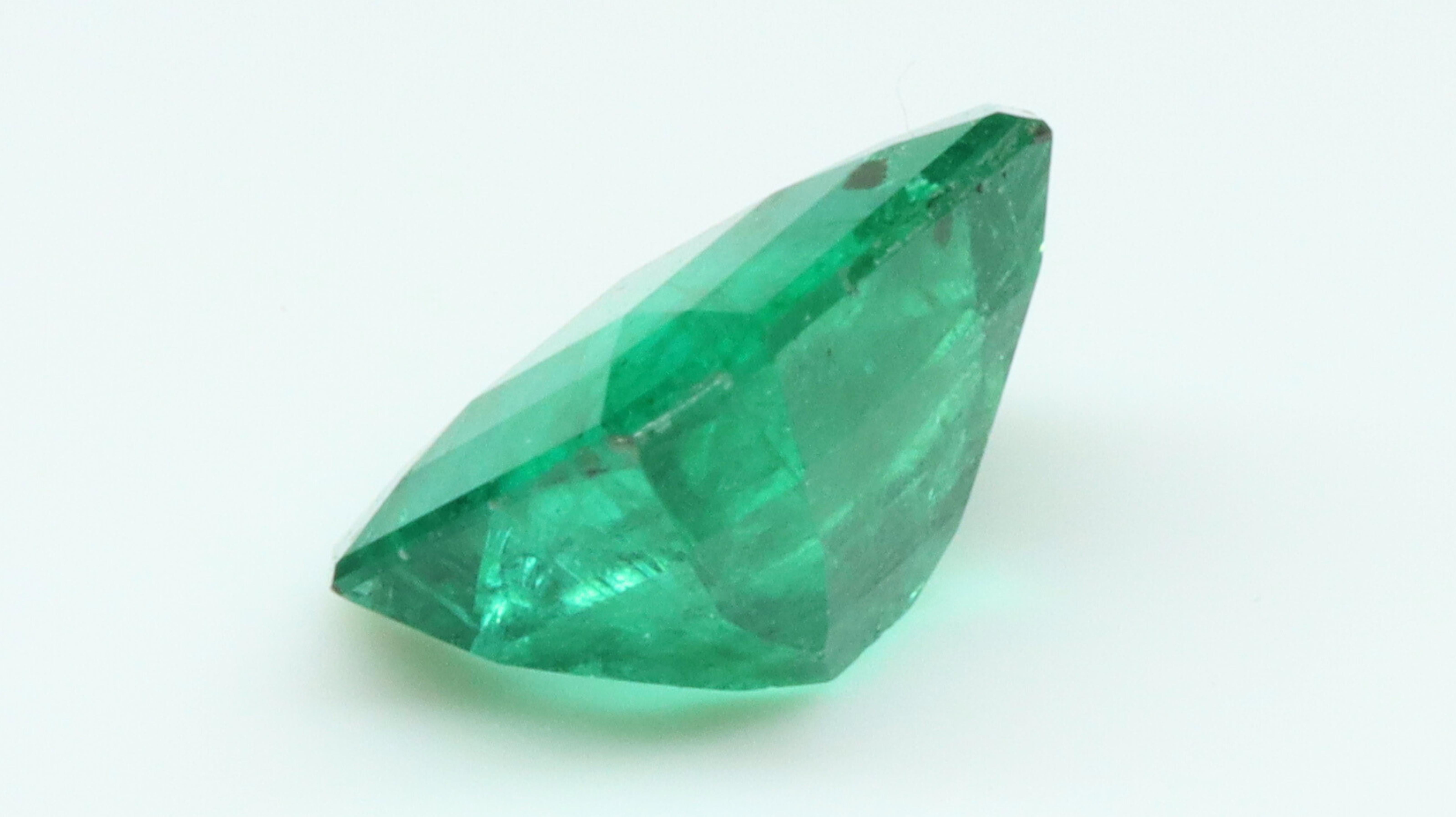 Women's or Men's Certified Intense Green Emerald 1.24ct ca. 7x7 For Sale