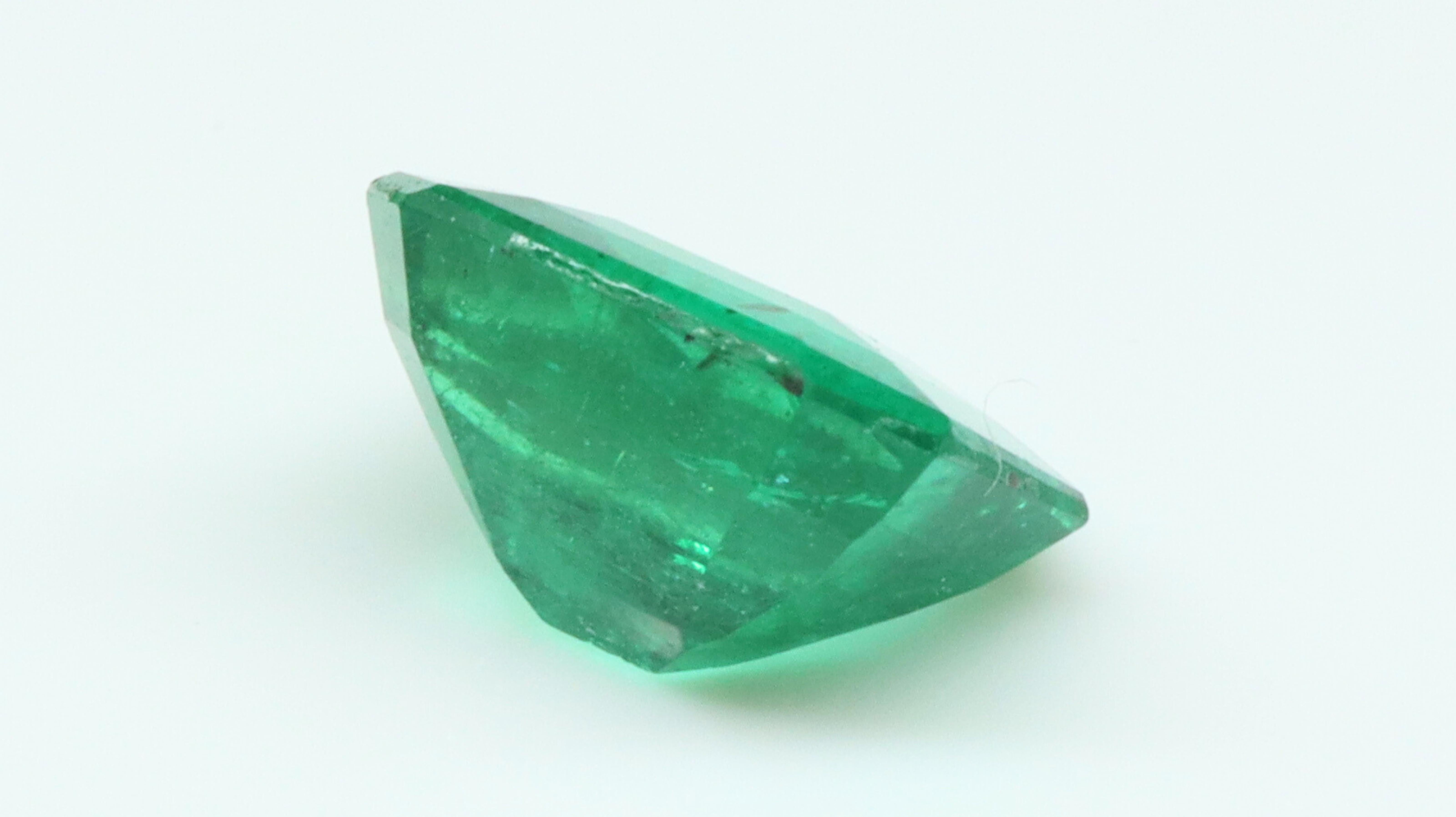 Certified Intense Green Emerald 1.24ct ca. 7x7 For Sale 1