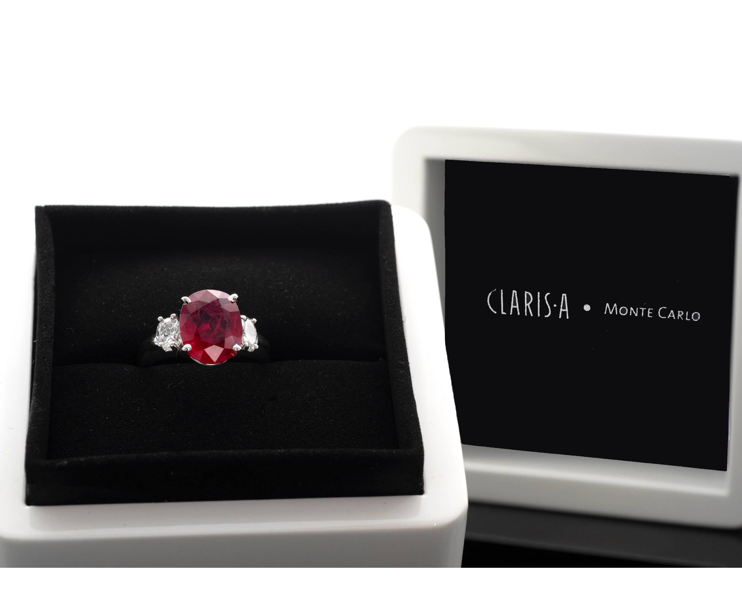 Contemporary Certified Intense Red Ruby and Diamond Three Stones Ring For Sale