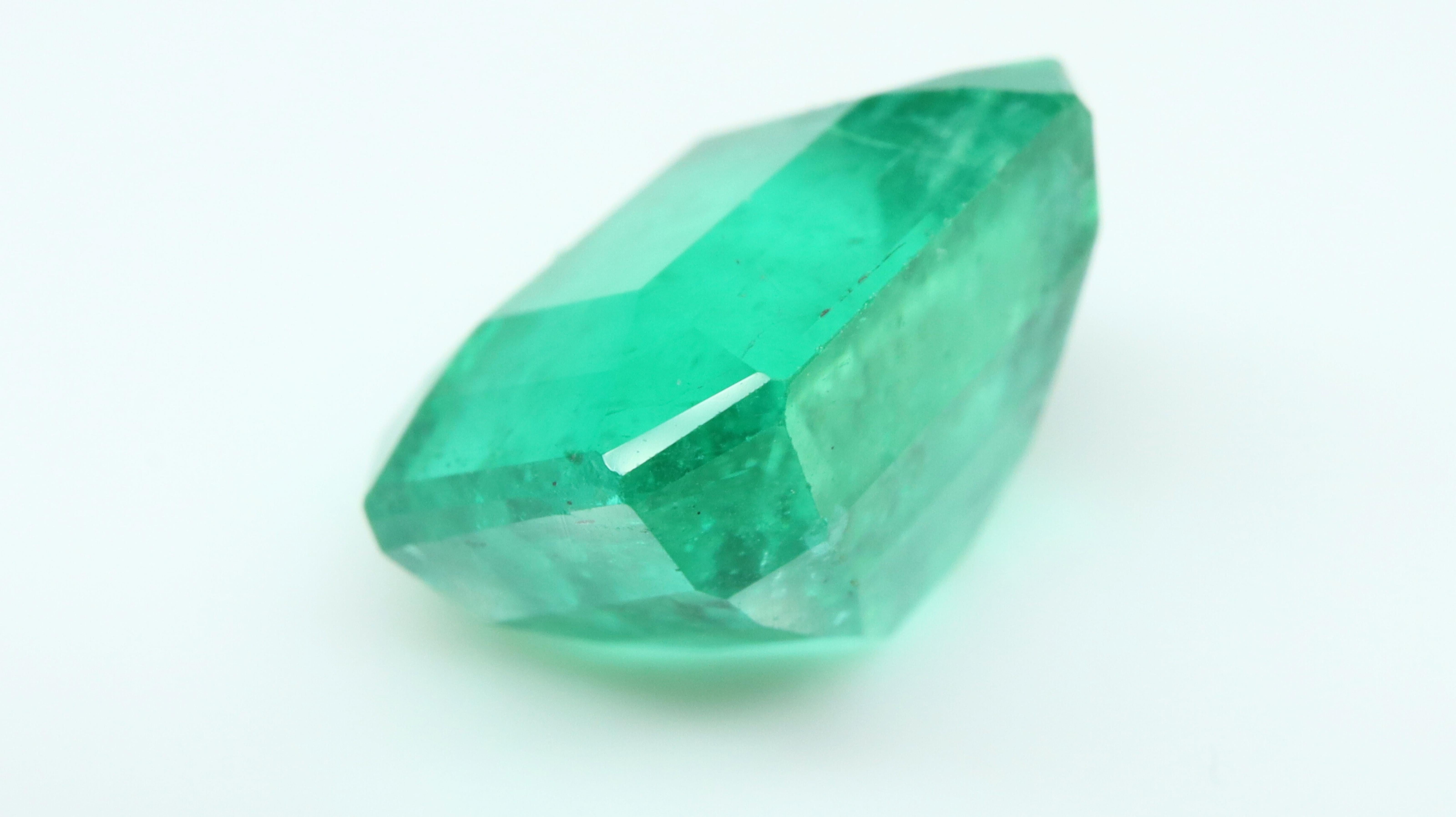 Certified Intense / Vivid Green Emerald 2.09ct 8x7 Unisexe en vente