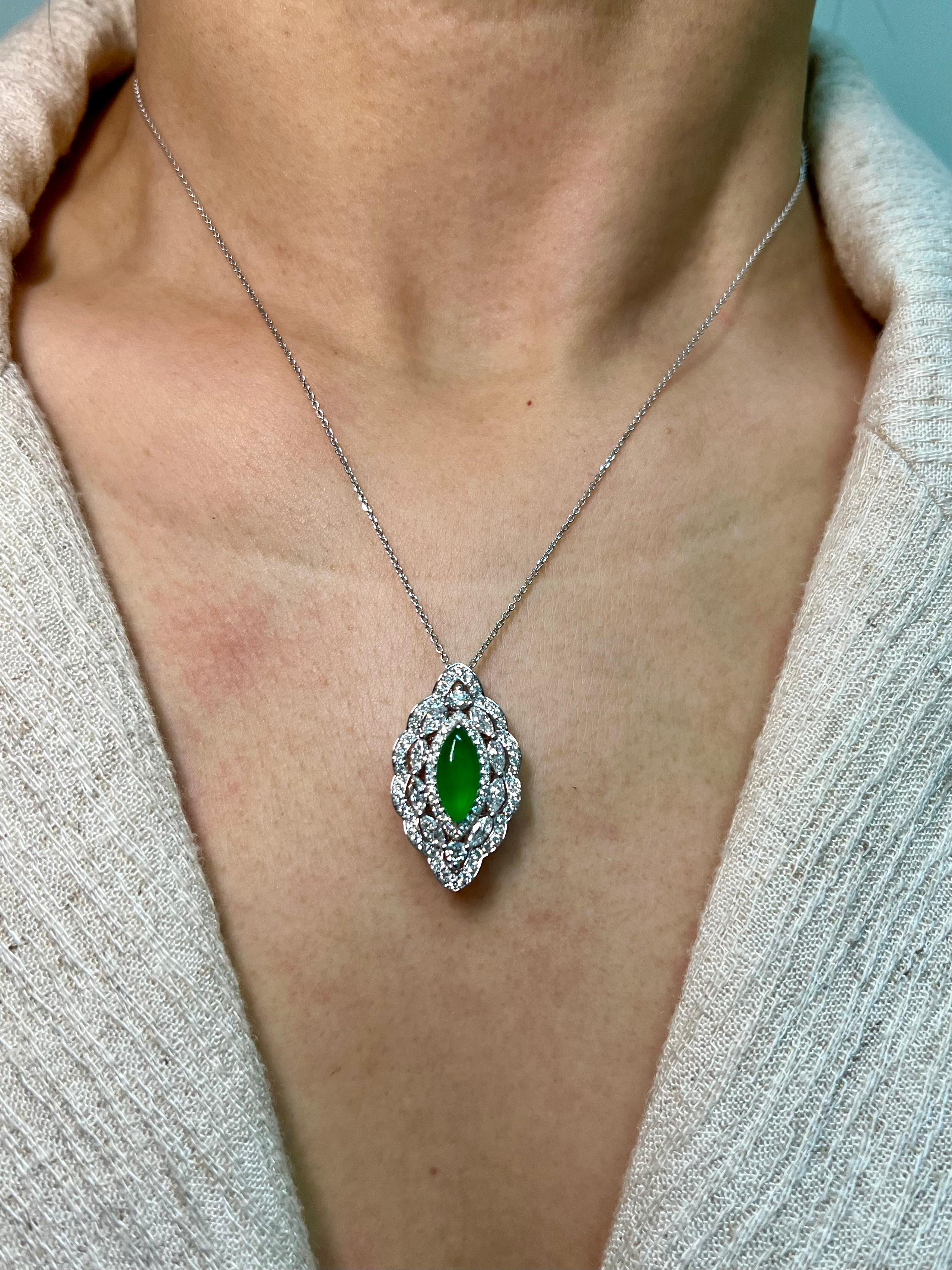 Taglio marquise Ciondolo e anello di giada e diamanti certificati, Greene & Greene, Super Glow in vendita