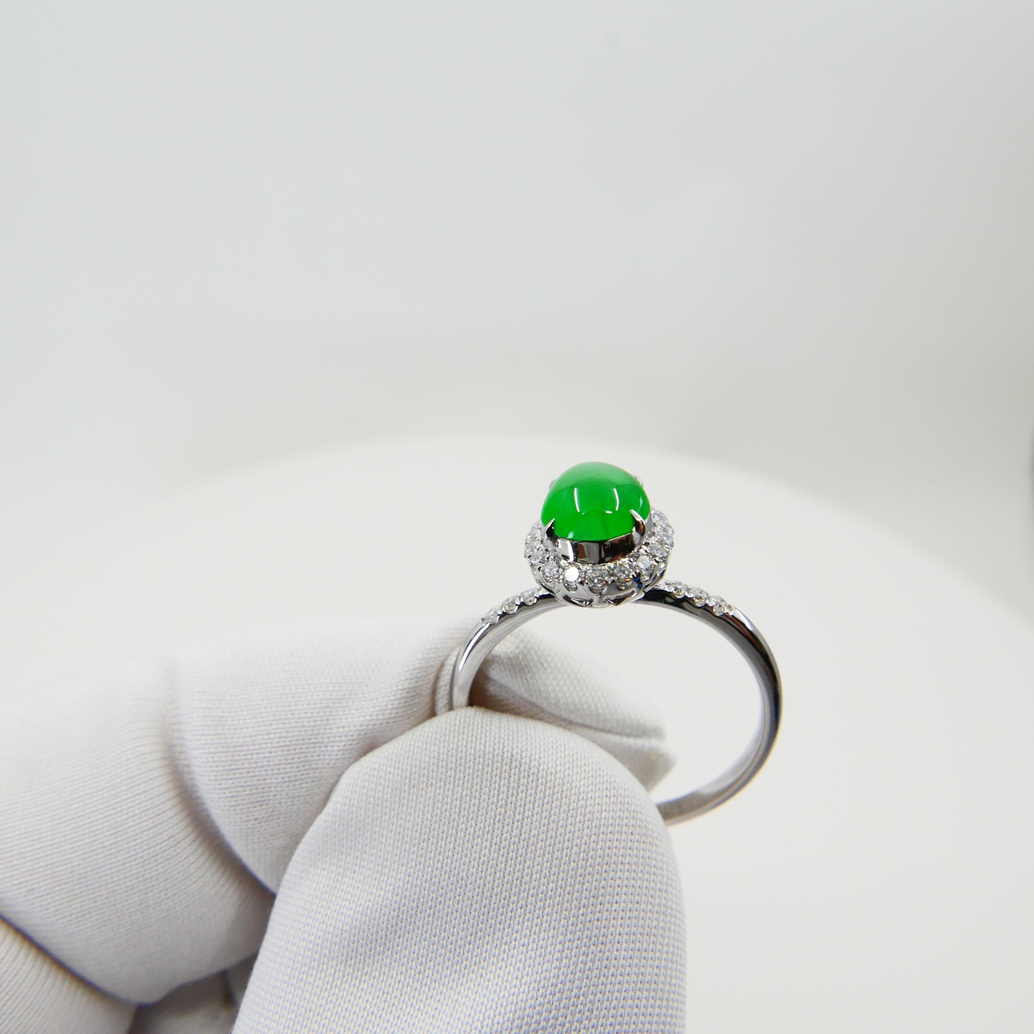 Zertifizierter Jade- und Diamantring, fast kaiserlich-grüne Farbe, Dainty, herrlich glänzend (Zeitgenössisch) im Angebot