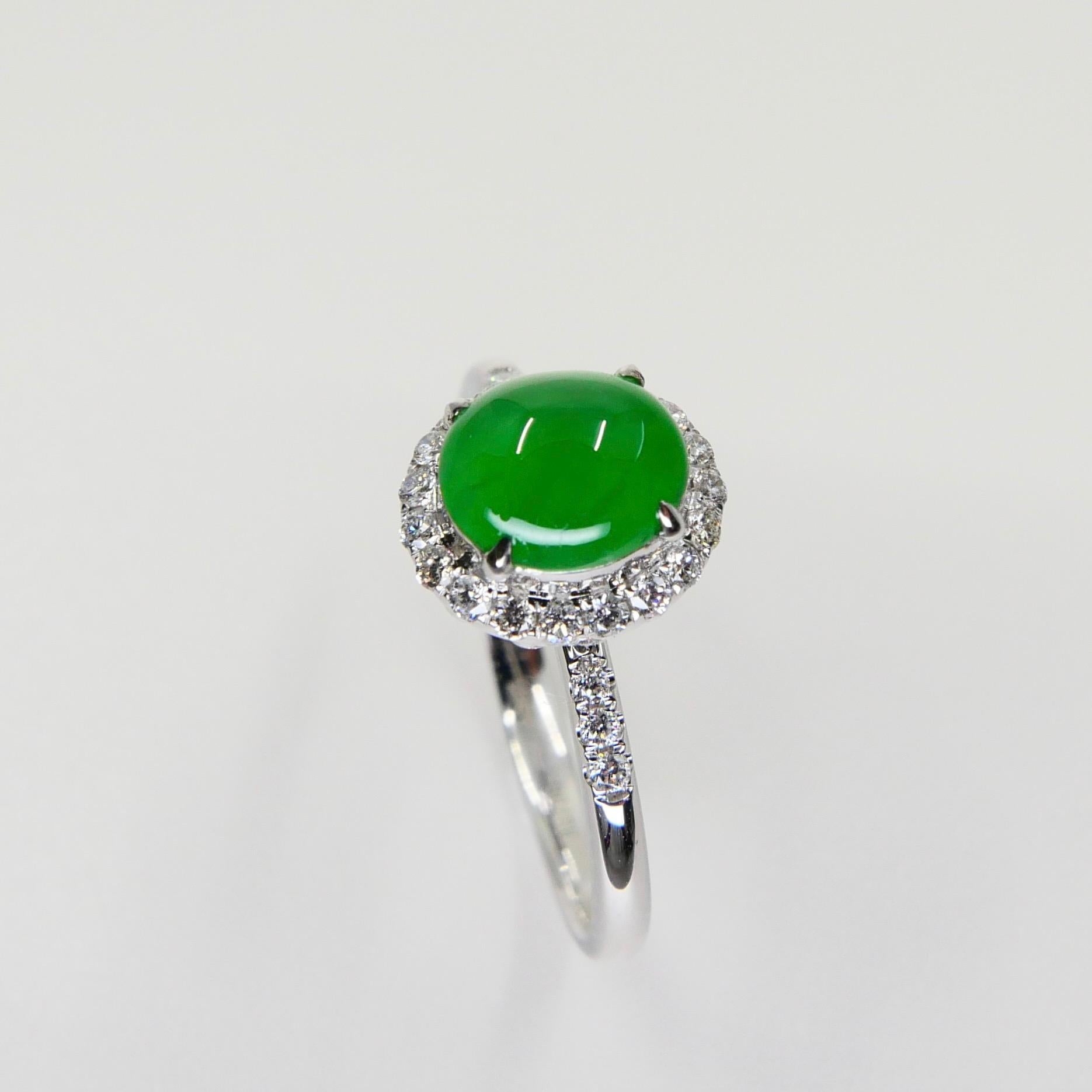 Zertifizierter Jade- und Diamantring, fast kaiserlich-grüne Farbe, Dainty, herrlich glänzend (Cabochon) im Angebot