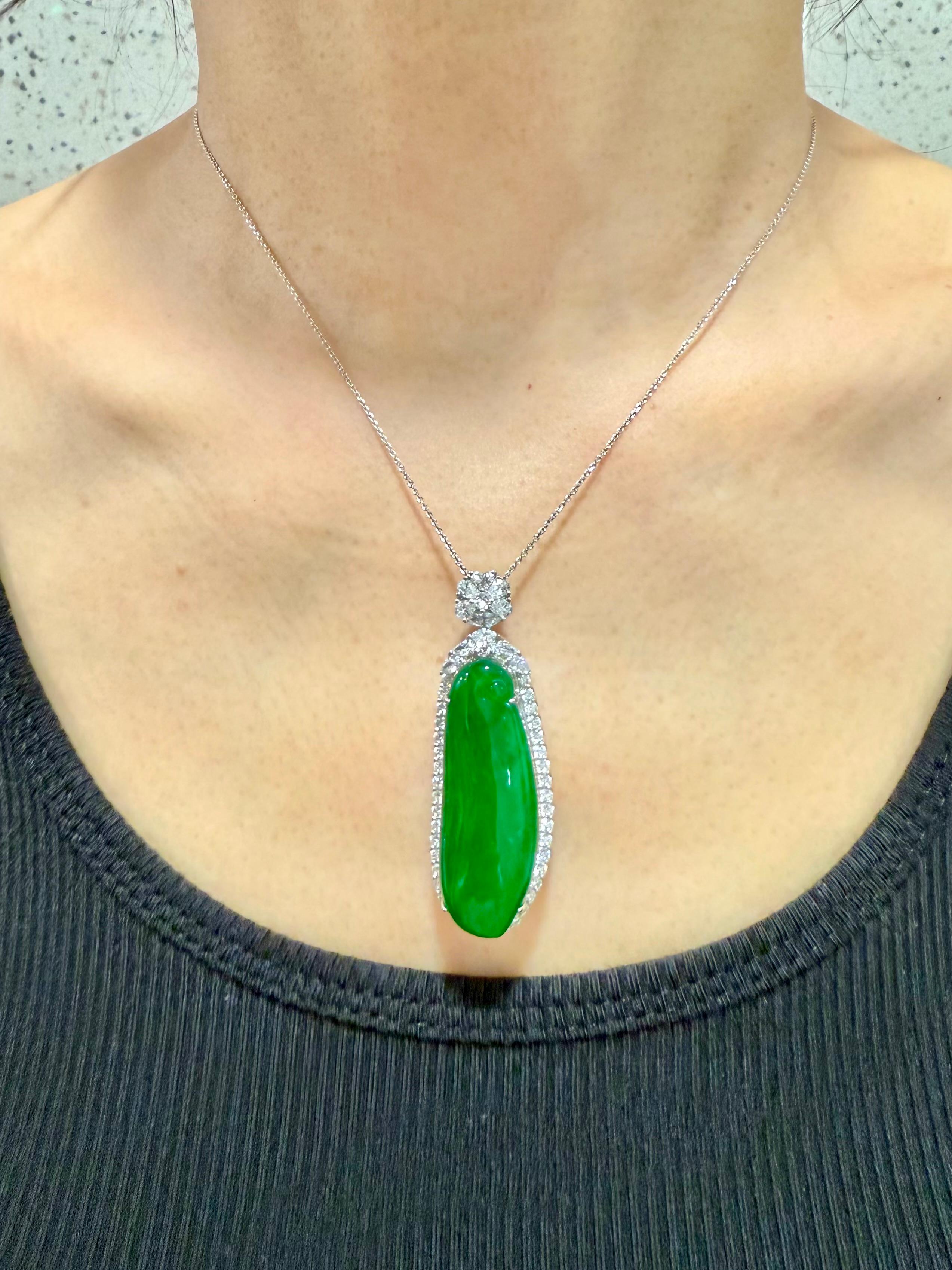 Colgante de jade certificado y diamantes. Color Verde Imperial y Sustancial. en venta 7