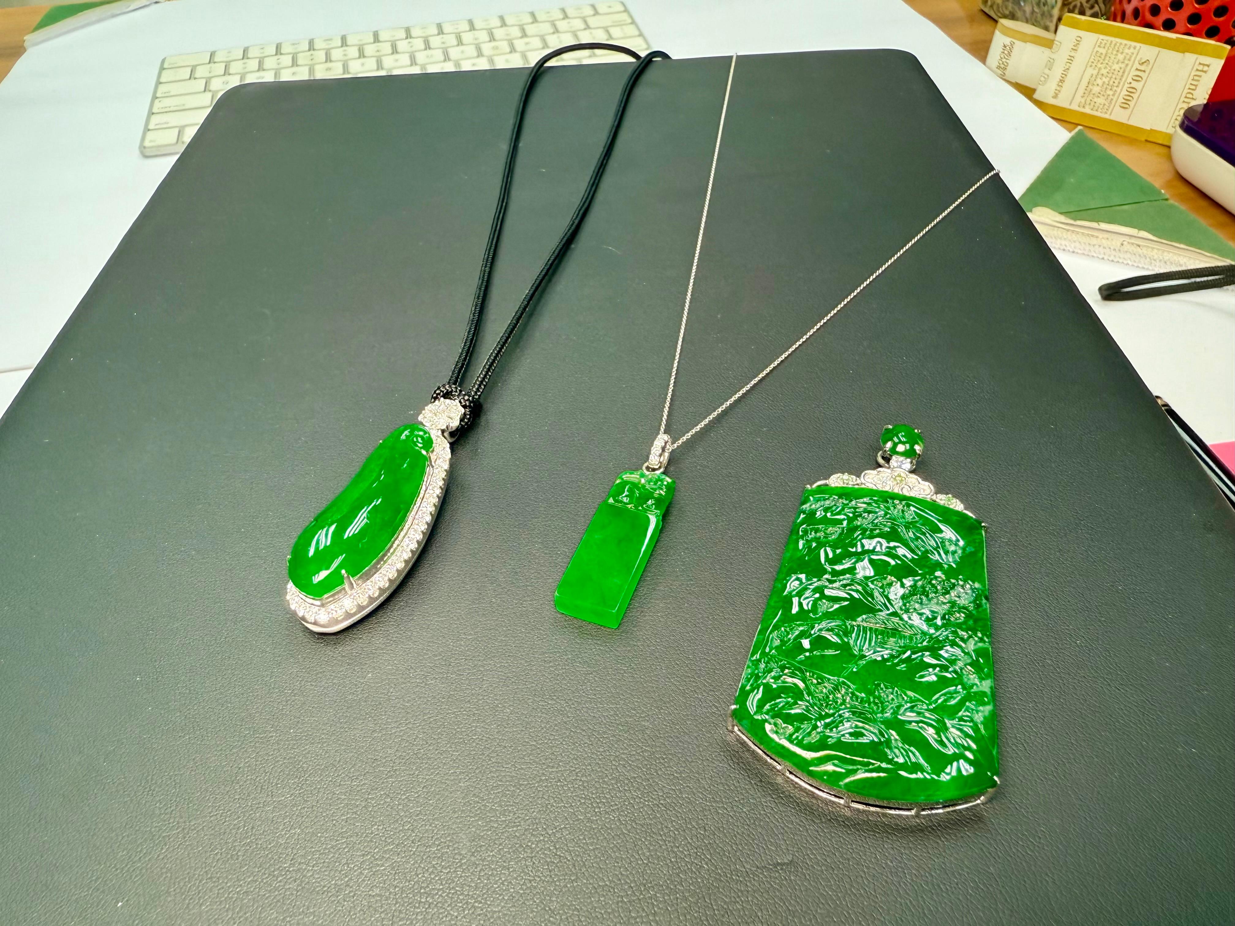 Colgante de jade certificado y diamantes. Color Verde Imperial y Sustancial. en venta 14