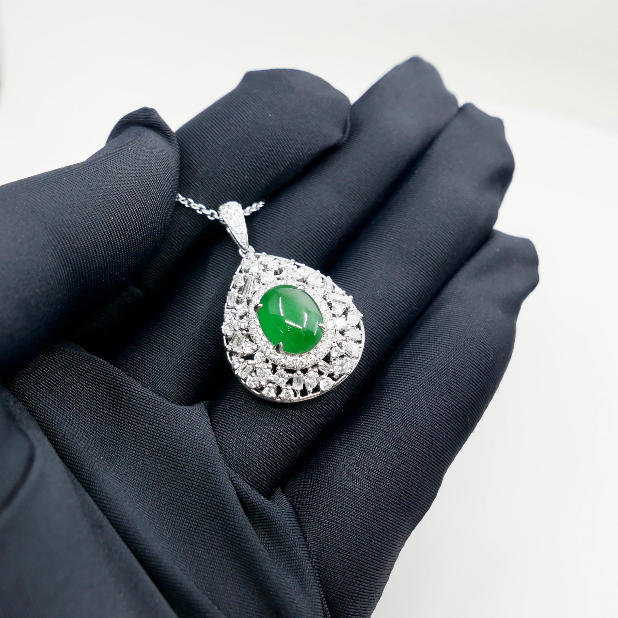 Collana con ciondolo di giada certificata con taglio fantasia. Verde imperiale con splendore supremo! in vendita 6