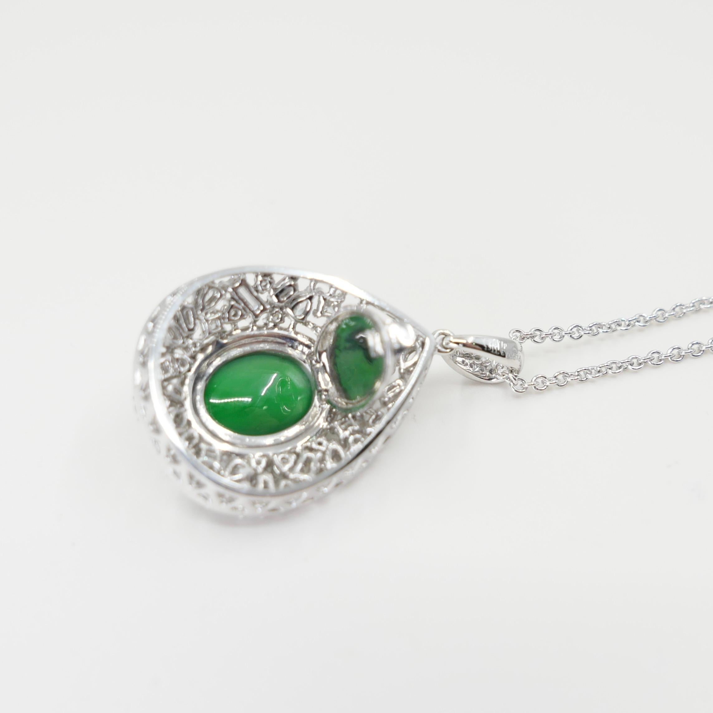 Collana con ciondolo di giada certificata con taglio fantasia. Verde imperiale con splendore supremo! in vendita 1