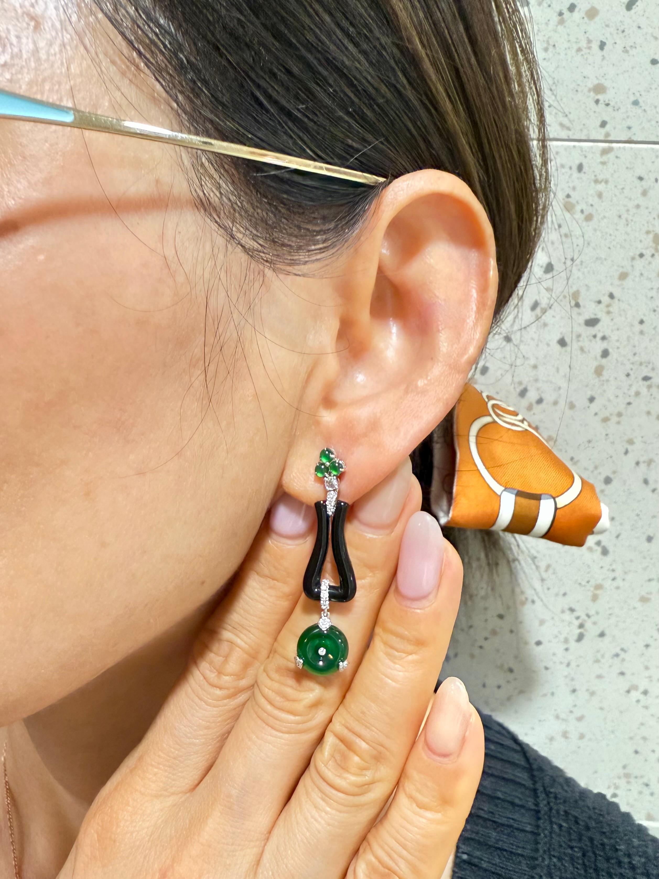 Please check out the HD video! Here is a special pair of imperial green Jade drop earrings. The diameter of the jade donuts are about 9.5mm each. The earrings are set in 18k white gold and a mixture of rose and round brilliant cut natural diamonds