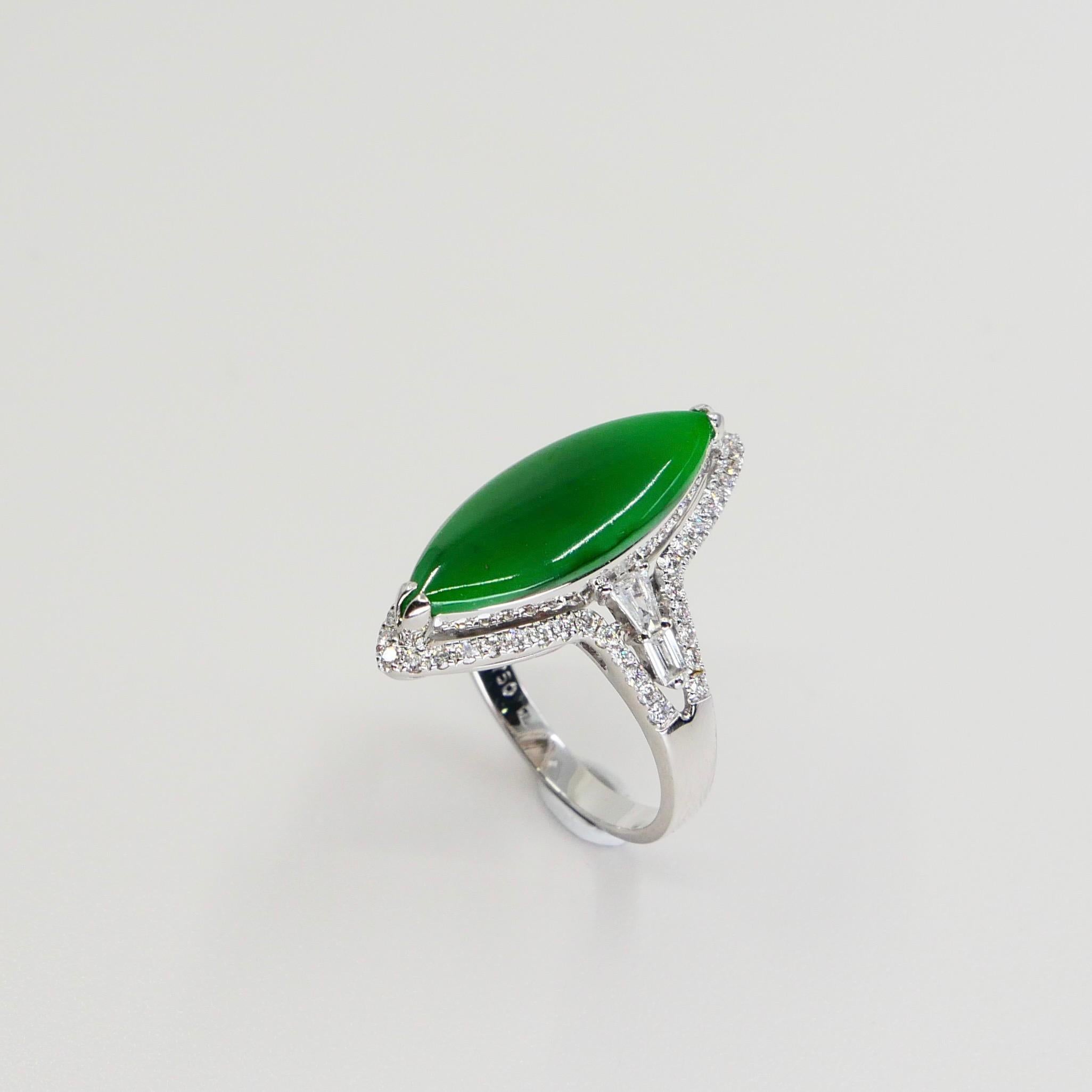Certified Jadeite Jade and Diamond Cocktail Ring, Intense Apple Green Color In New Condition For Sale In Hong Kong, HK