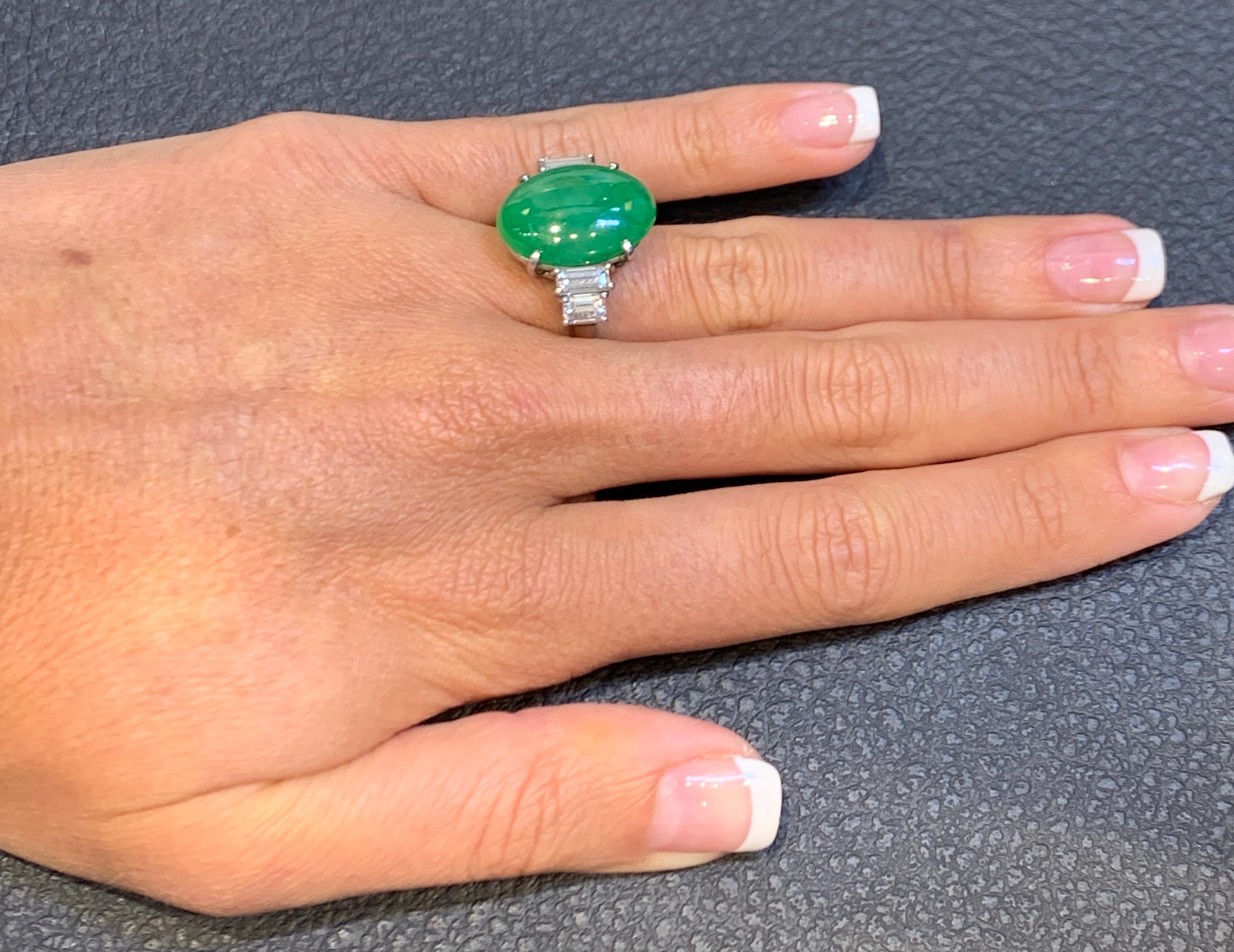 Certified Jadeite Jade and Diamond Solitaire Ring In Excellent Condition For Sale In New York, NY