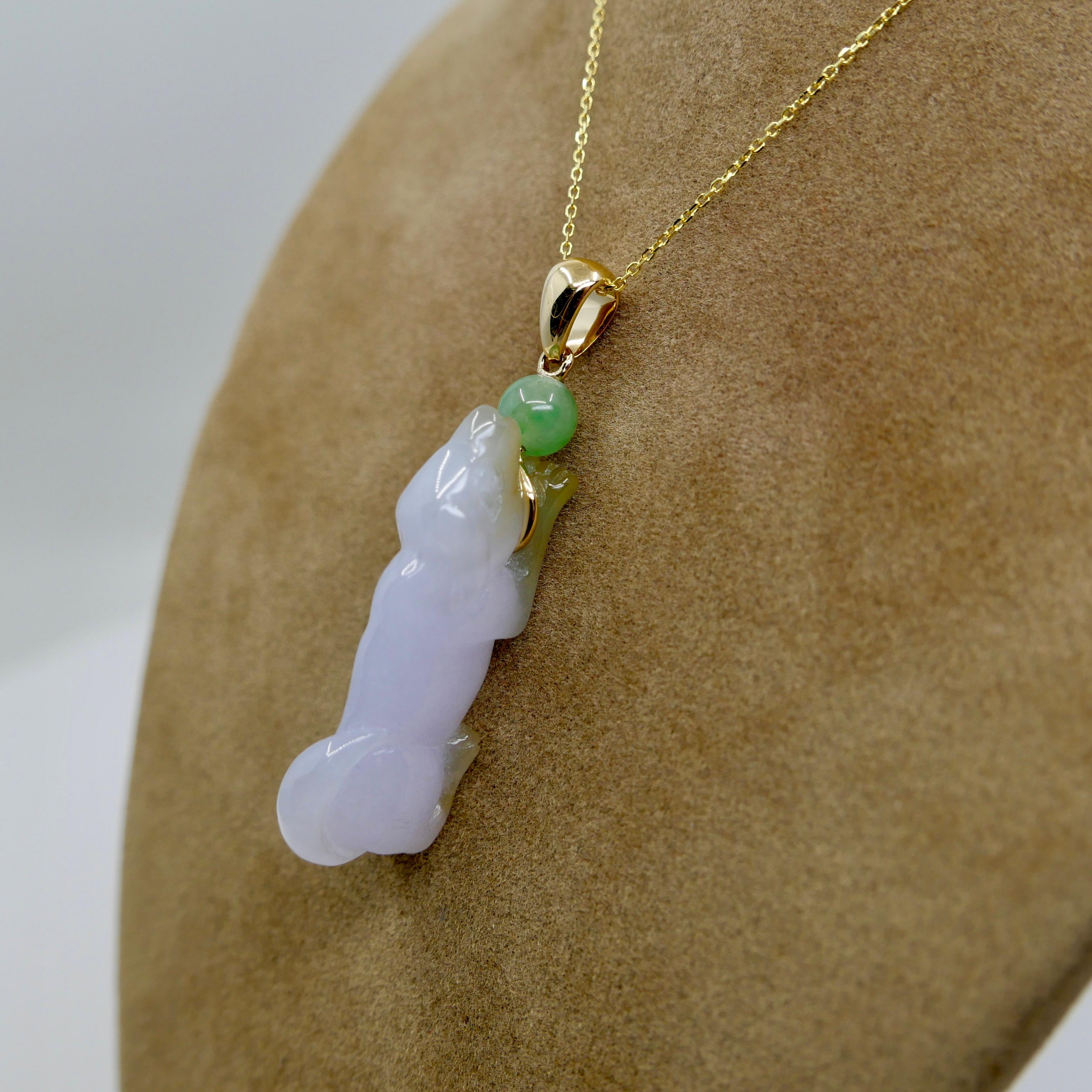 Zertifizierter 30 mm x 12 mm Doggy-Anhänger aus lavendelfarbener Jade. Glückshund-Anhänger! im Zustand „Neu“ im Angebot in Hong Kong, HK
