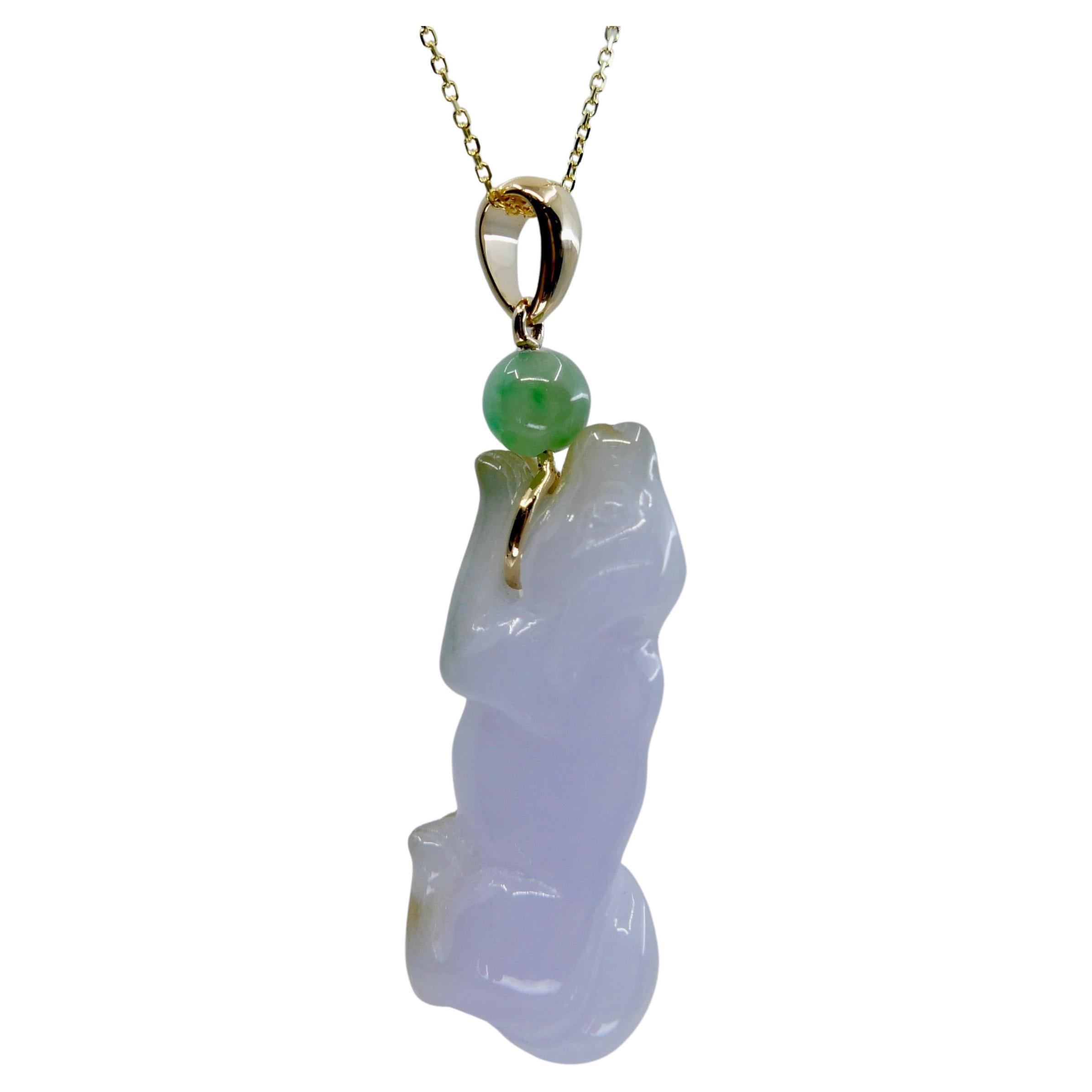 Zertifizierter 30 mm x 12 mm Doggy-Anhänger aus lavendelfarbener Jade. Glückshund-Anhänger! im Angebot