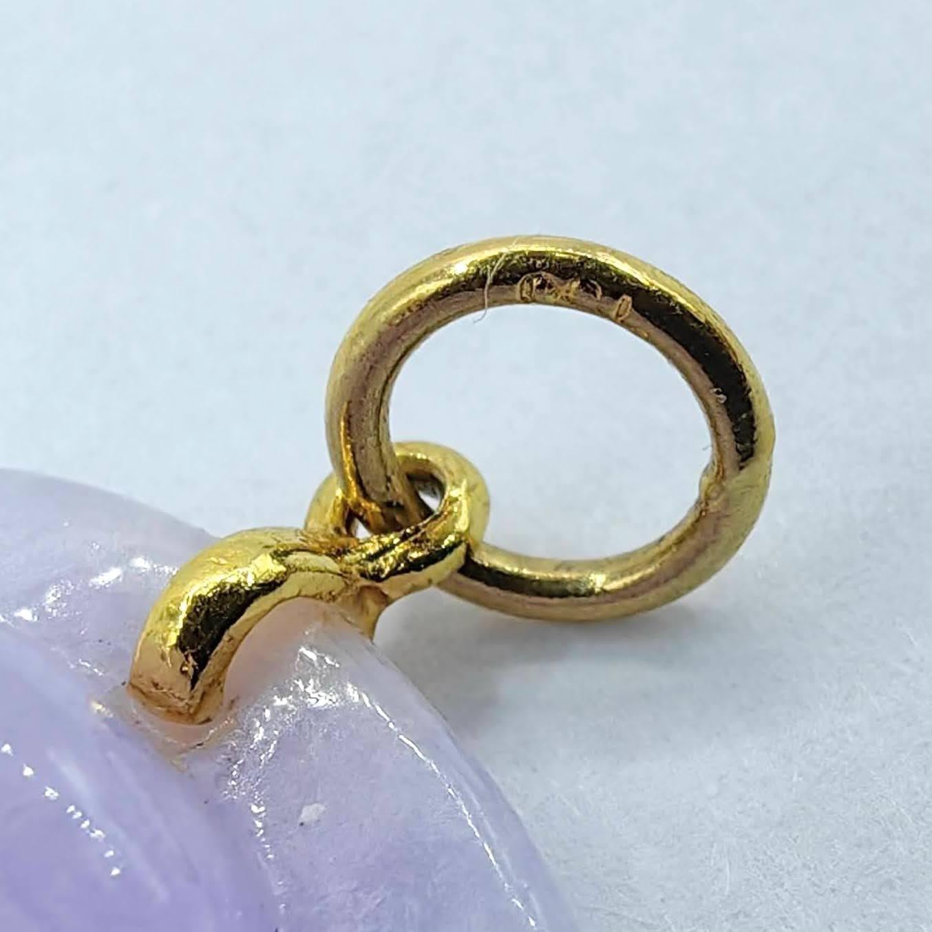 Certified Lavender Jadeite Jade Laughing Buddha Carved Pendant 18K Yellow Gold en vente 2