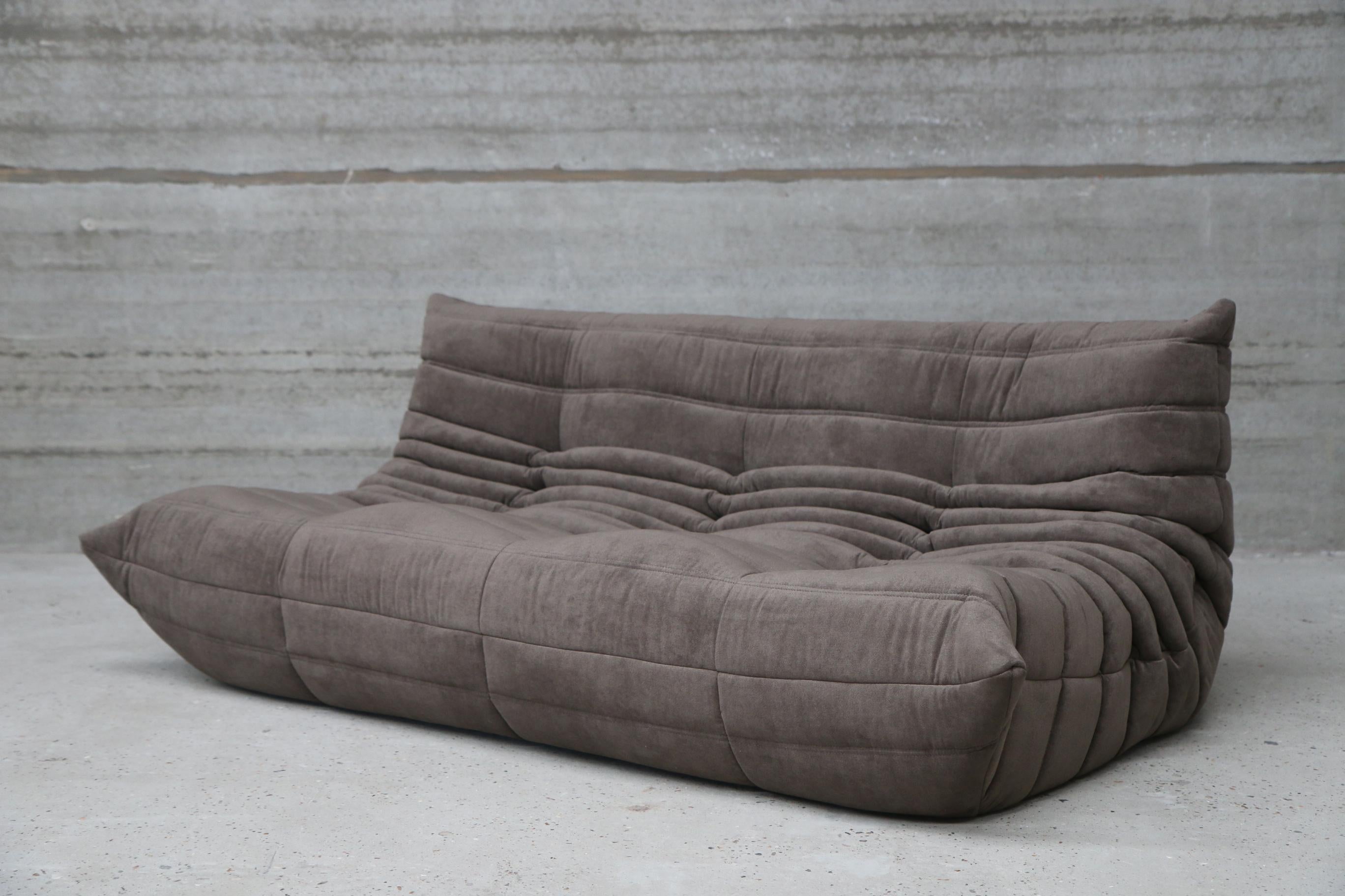 Iconic French vintage large settee, beautifully reupholstered in our brand new, stain free, washable and very durable 