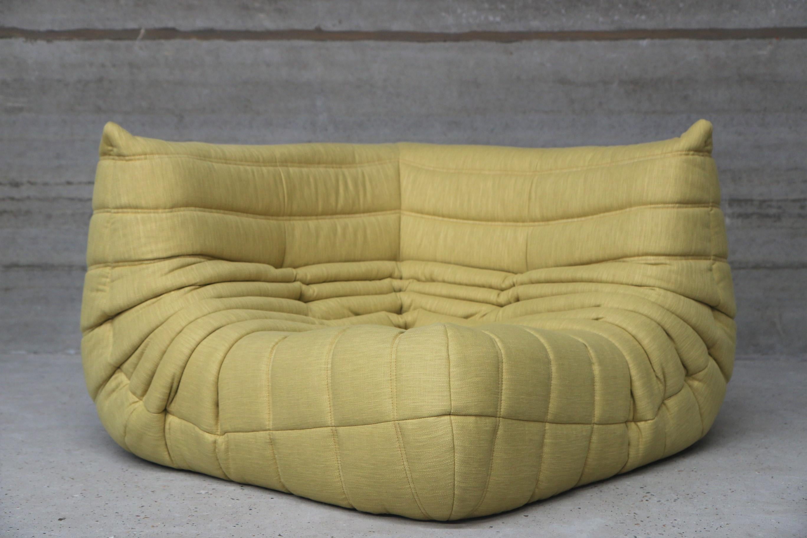 Iconic French vintage corner seat, beautifully reupholstered in our brand new, stain free, washable and very durable Cordoba Chartreuse fabric.
Original genuine vintage 