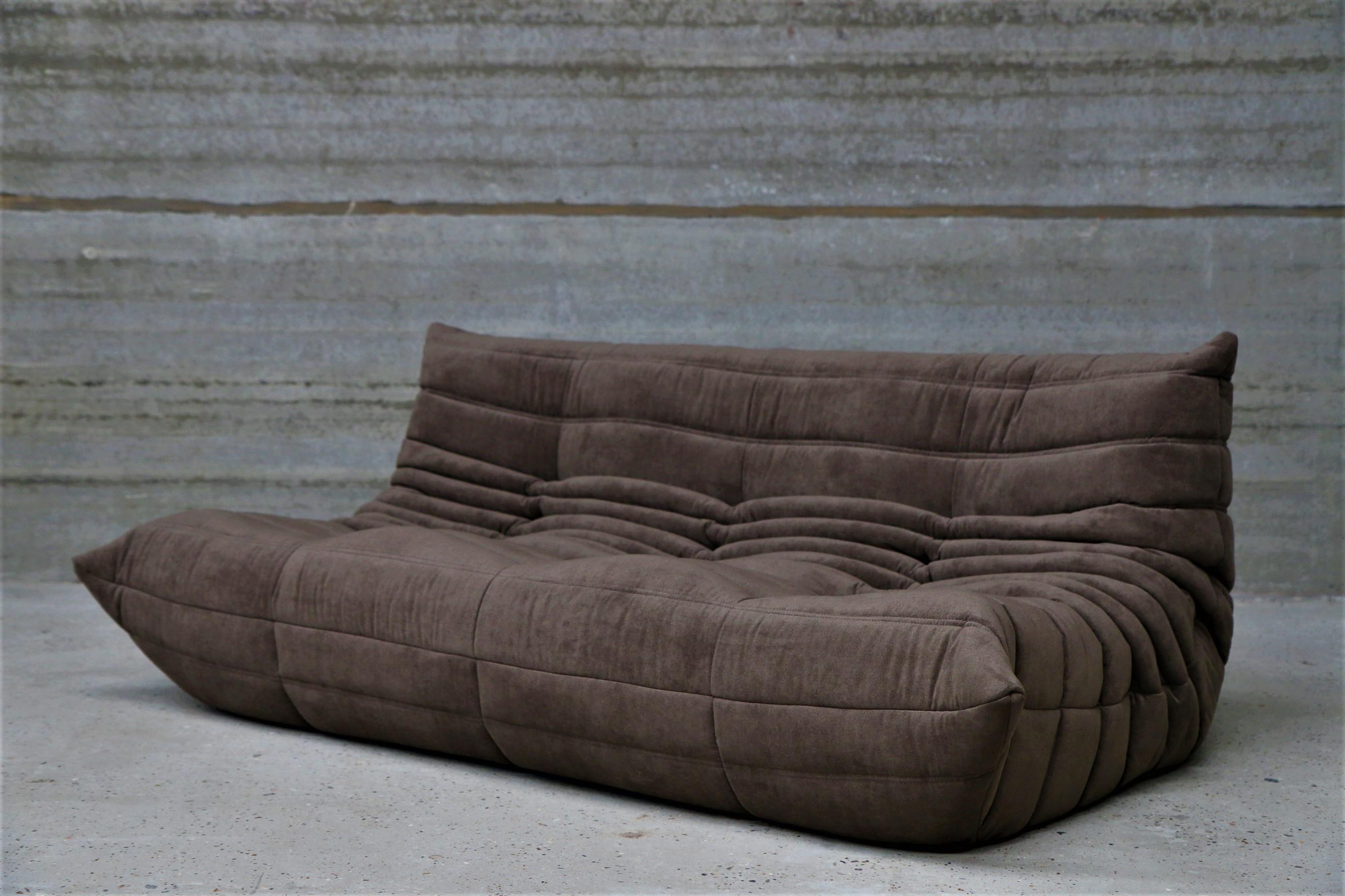 Mid-Century Modern CERTIFIED Ligne Roset TOGO Corner Seat in Durable Walnut Fabric, DIAMOND QUALITY For Sale