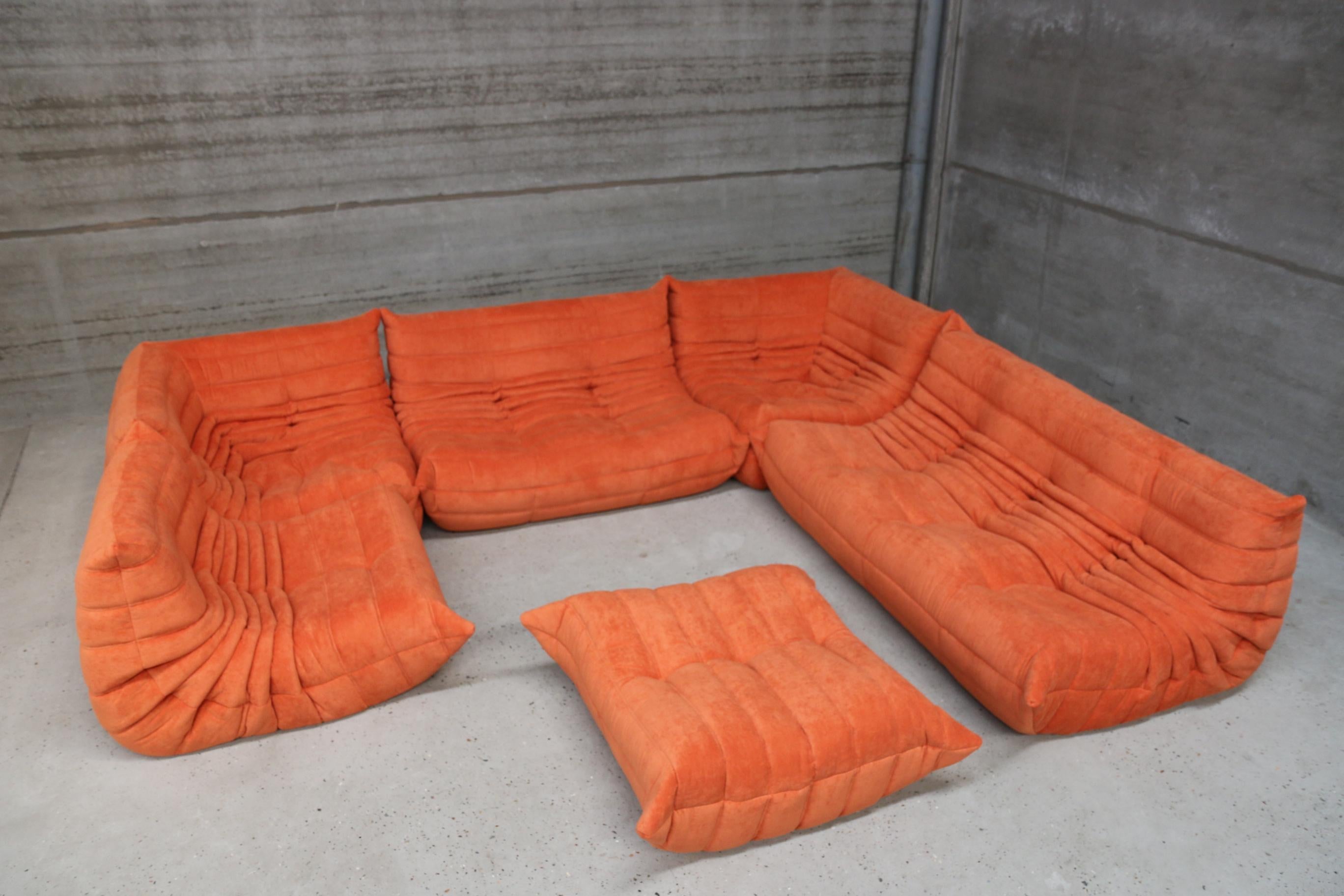 CERTIFIED Ligne Roset TOGO Fireside Chair & Pouf in Cognac Leather, TOP QUALITY For Sale 9