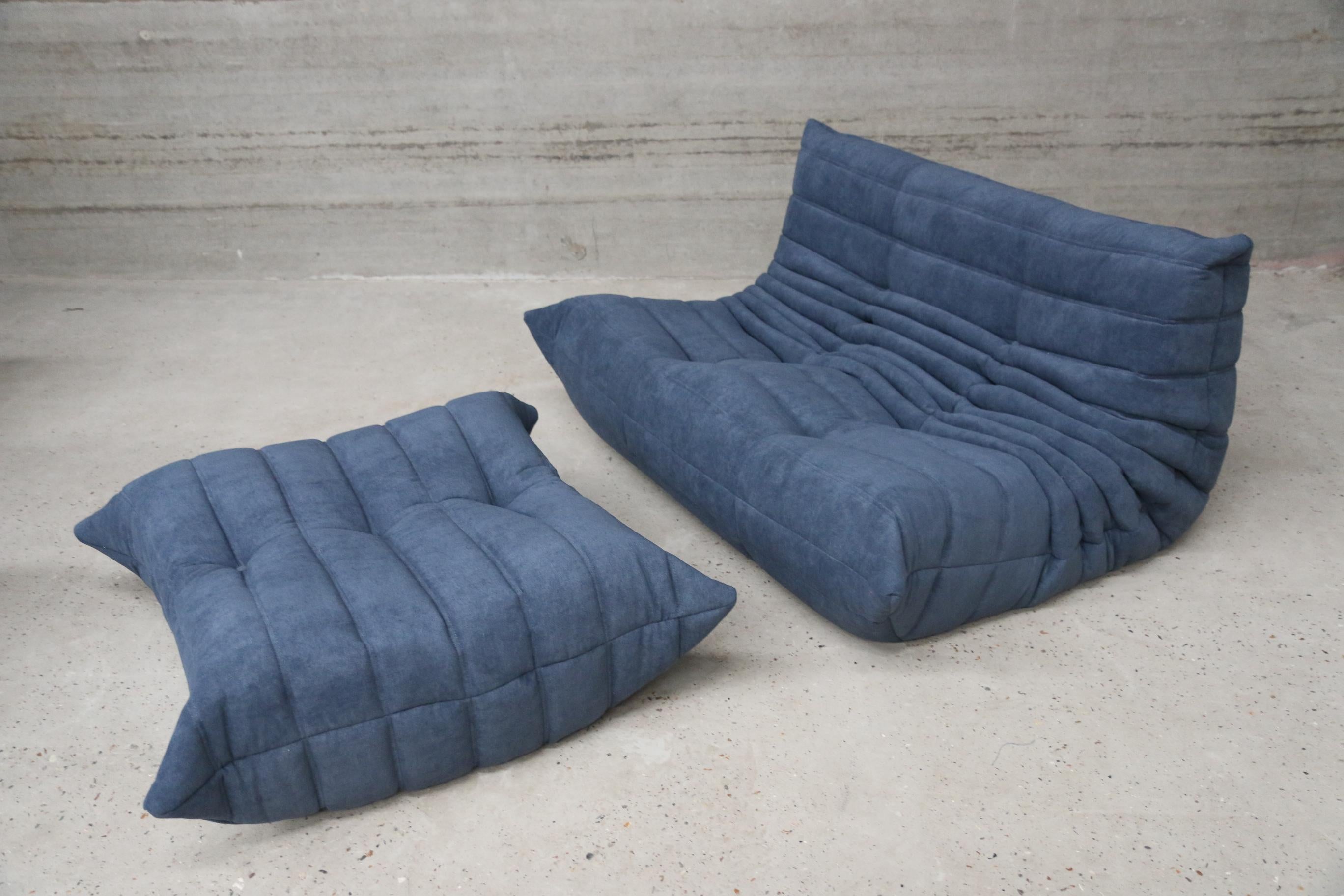 CERTIFIED Ligne Roset TOGO Fireside Seat & Pouf in Durable Sky Fabric #1 QUALITY For Sale 5