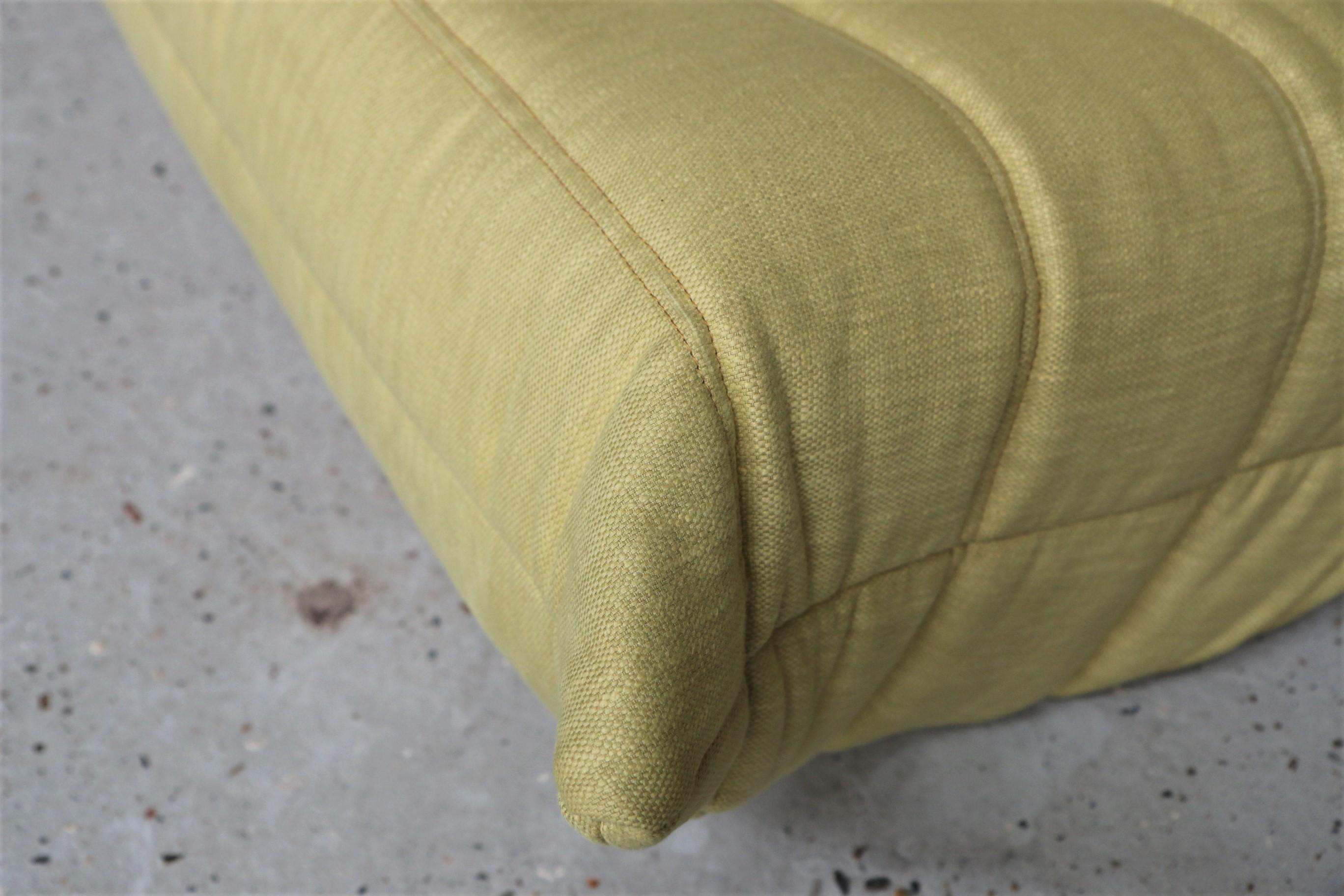 CERTIFIED Ligne Roset TOGO Loveseat in Durable Chartreuse Fabric DIAMOND QUALITY For Sale 12
