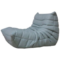 Fauteuil de salon TOGO certifié Ligne Roset en tissu céladon sans teinture, qualité DIAMANT