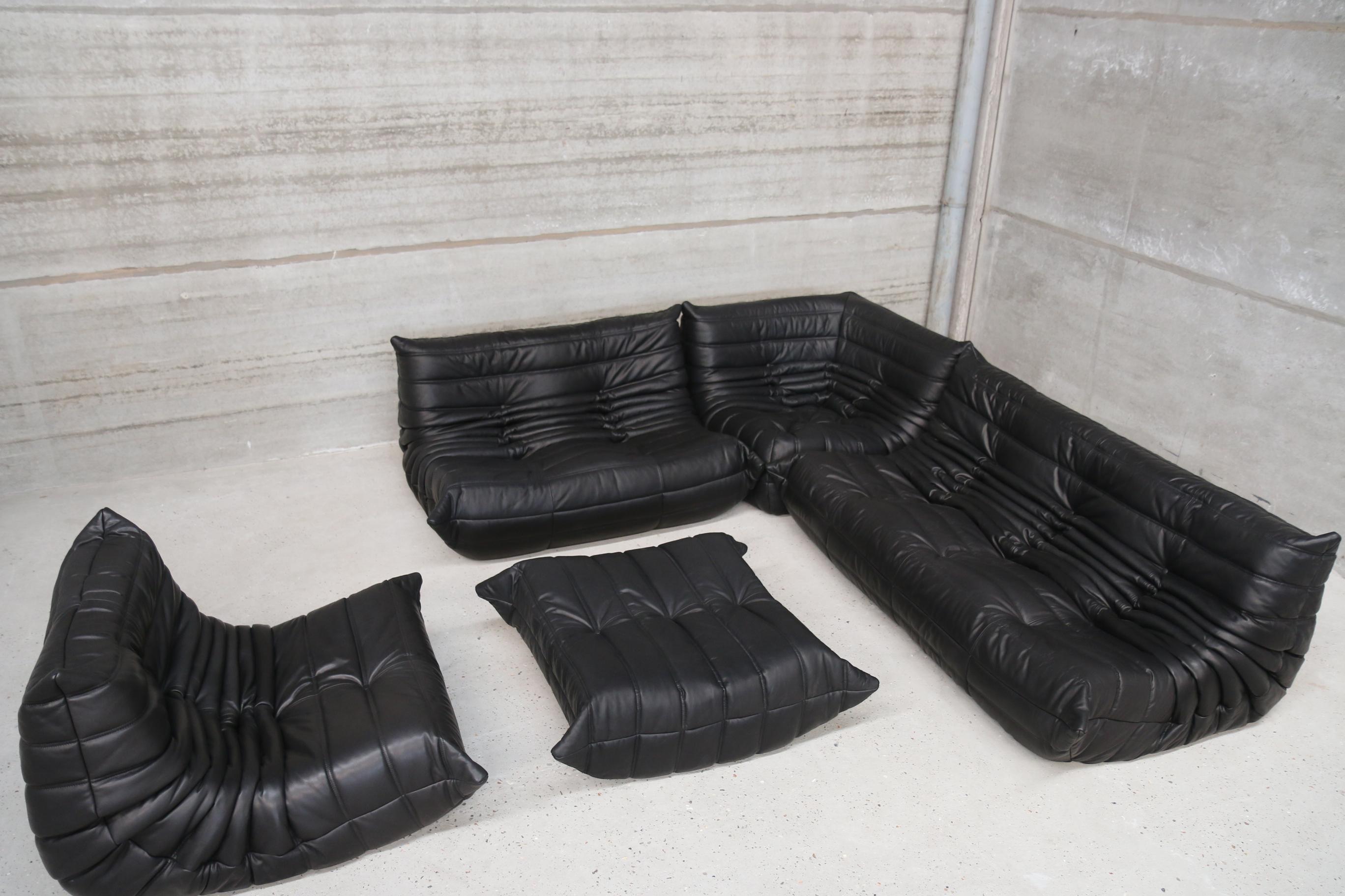 CERTIFIED Ligne Roset TOGO Loveseat in Durable Banana Fabric, DIAMOND QUALITY For Sale 11