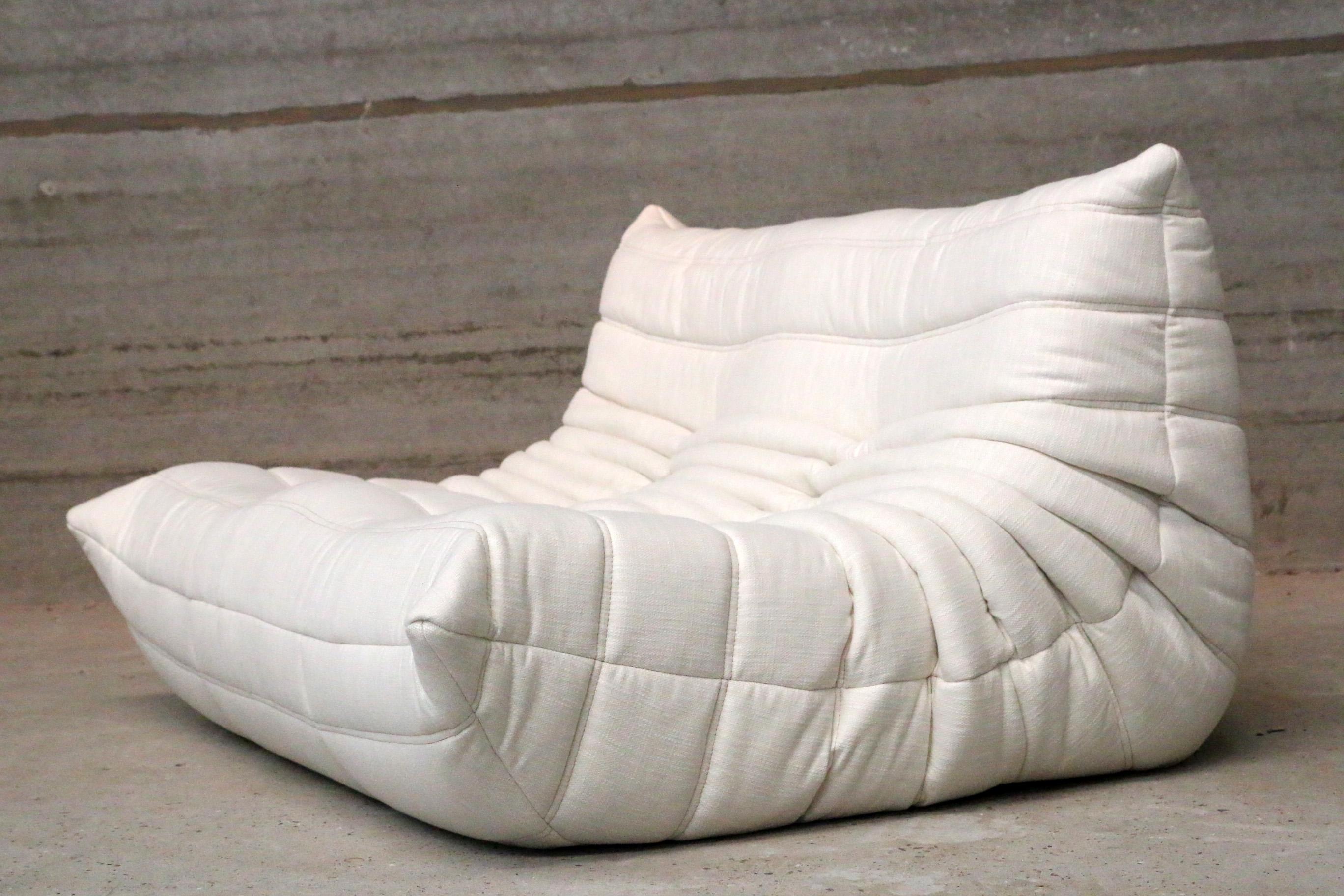 CERTIFIED Ligne Roset TOGO Loveseat in Durable Banana Fabric, DIAMOND QUALITY For Sale 3