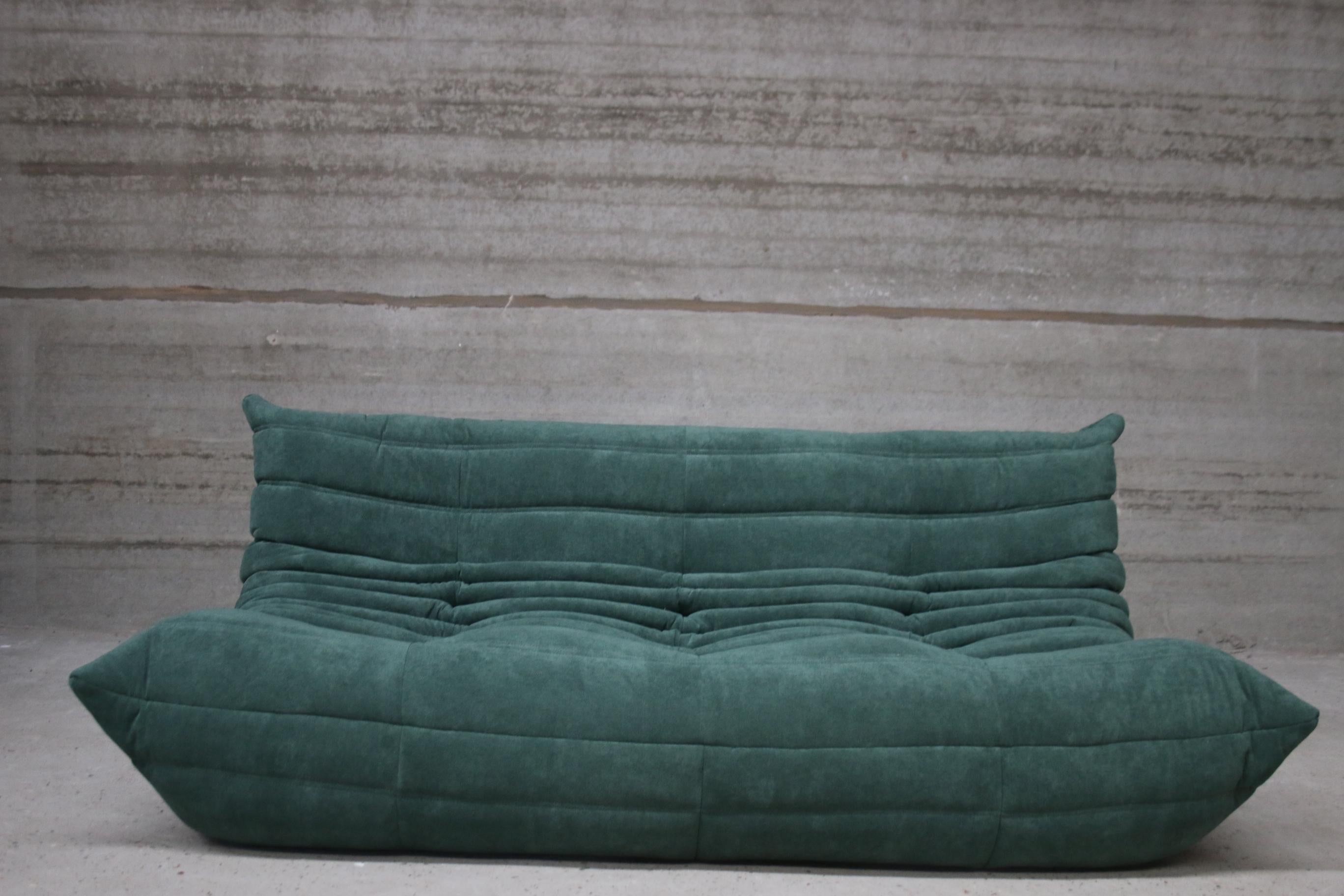 Iconic French vintage small settee, beautifully reupholstered in our brand new, stain free, washable and very durable 