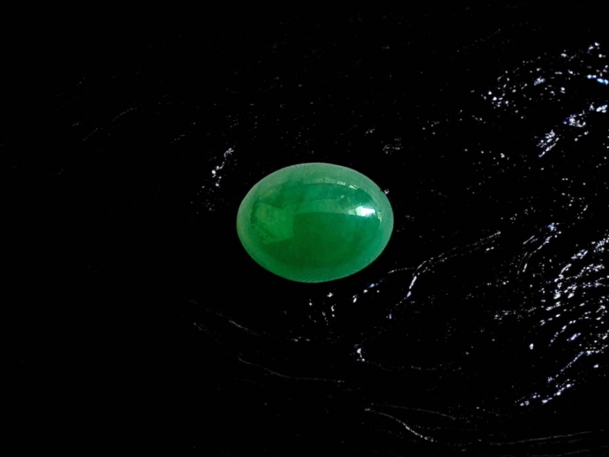 Certified MADE IN JAPAN 5.841cts. Intense Green Burmese A-Jadeite Oval Cabochon For Sale 9