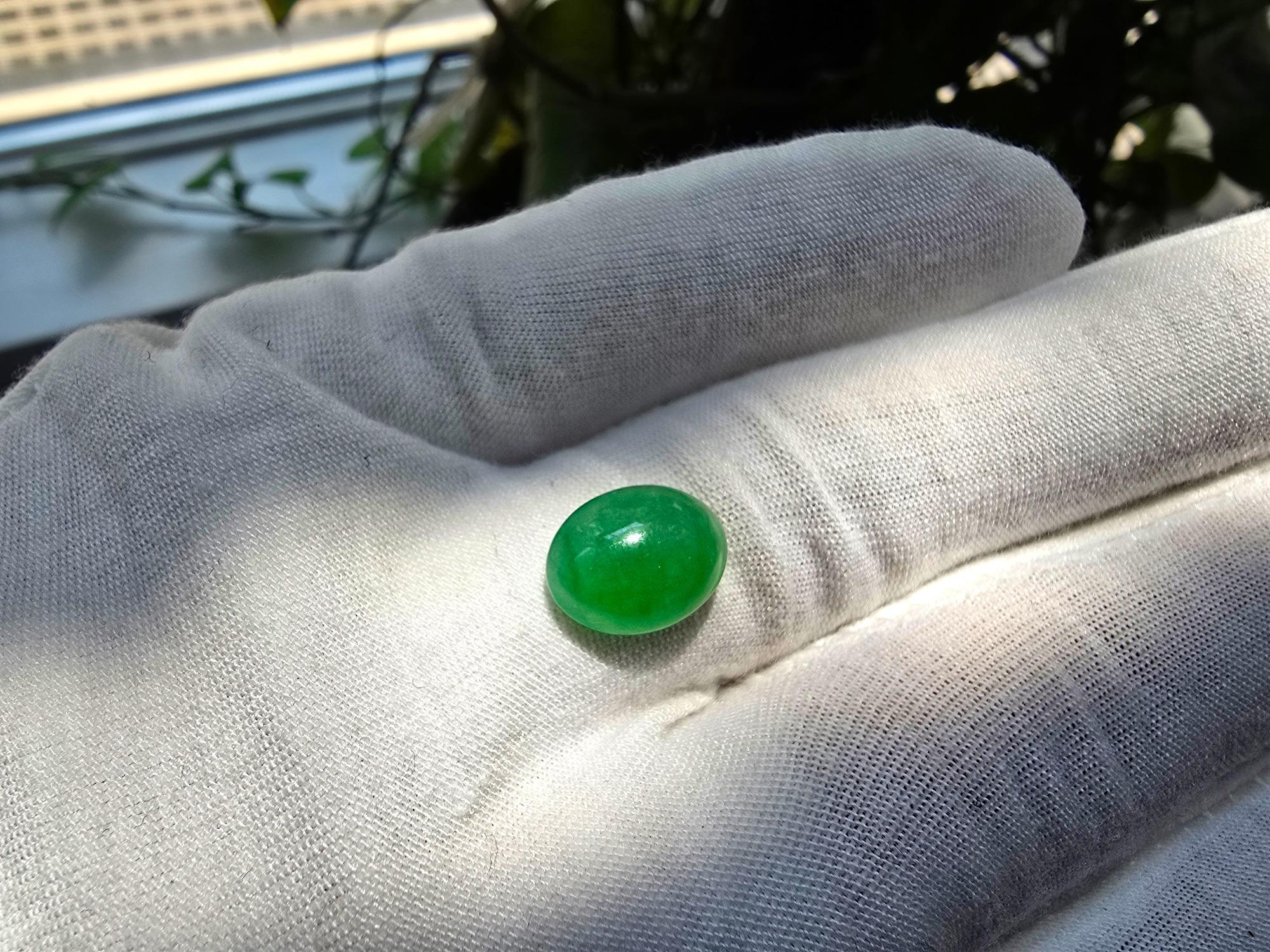 Certified MADE IN JAPAN 5.841cts. Intense Green Burmese A-Jadeite Oval Cabochon For Sale 1