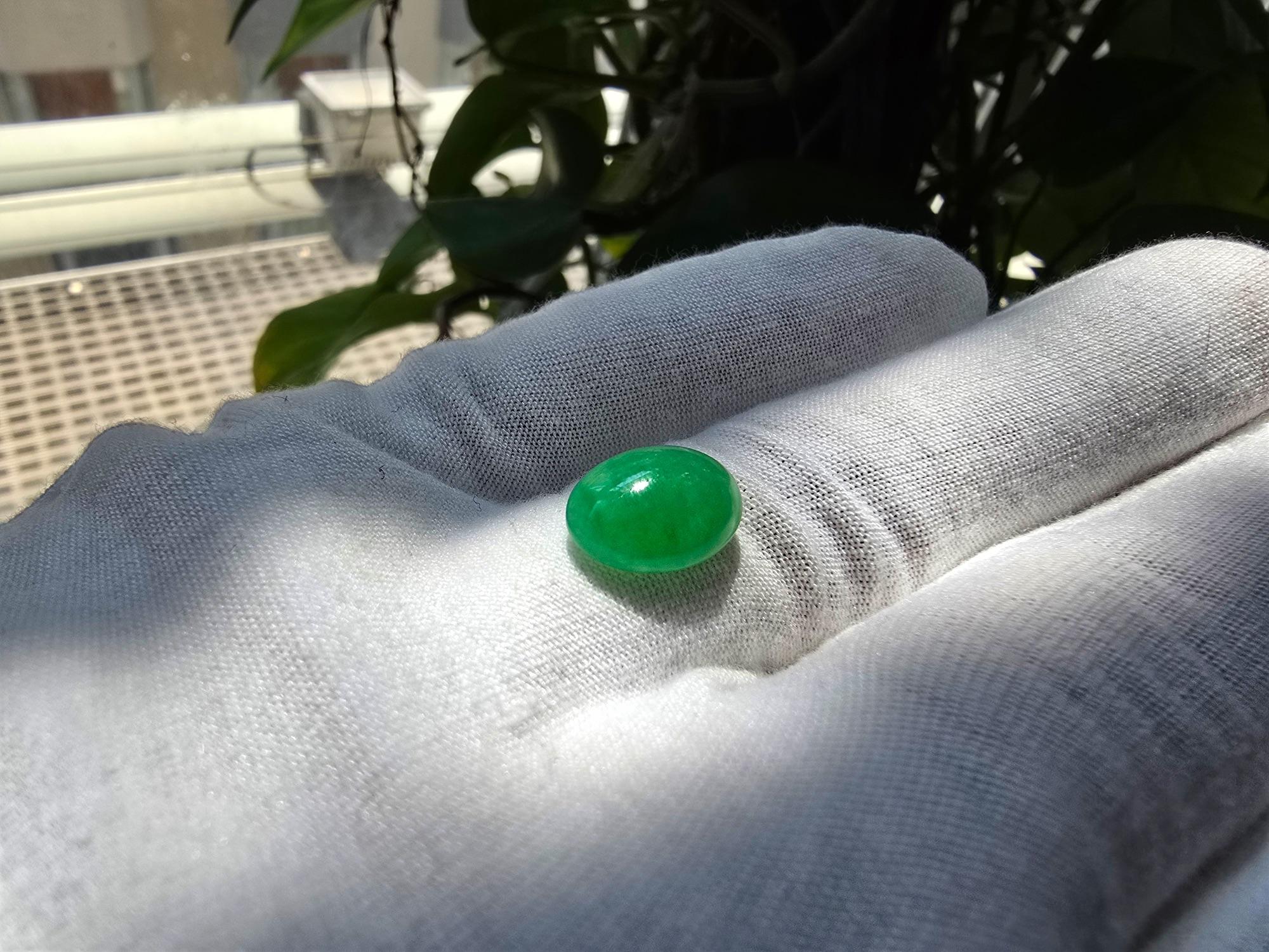 Certified MADE IN JAPAN 5.841cts. Intense Green Burmese A-Jadeite Oval Cabochon For Sale 2
