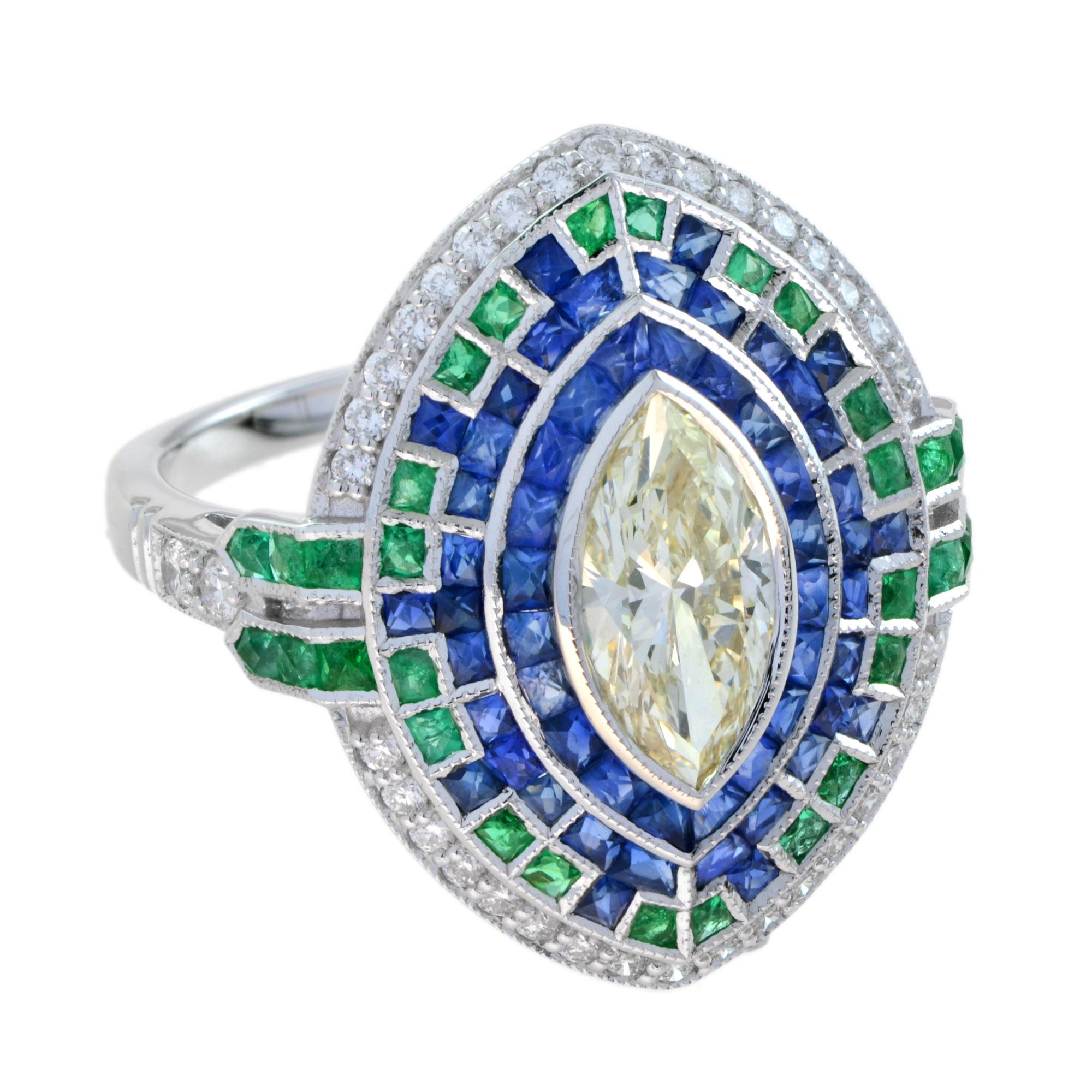 Cette superbe bague halo brille en or blanc 18 carats et présente un diamant de forme marquise au centre, ainsi qu'une émeraude, un saphir et un diamant rond de taille française dans de magnifiques motifs halo. Habillez-vous d'un bijou d'inspiration