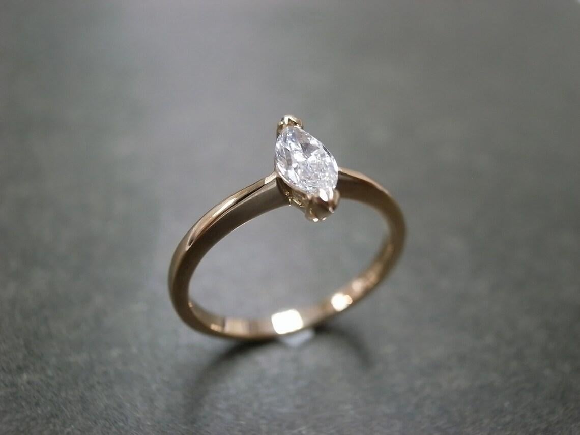 En vente :  Bague de fiançailles solitaire en or rose 18 carats avec diamant de forme marquise certifié 6