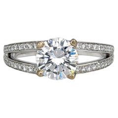 Anillo de compromiso de diamantes certificado moderno de oro de 18 quilates TW de 1,90 quilates