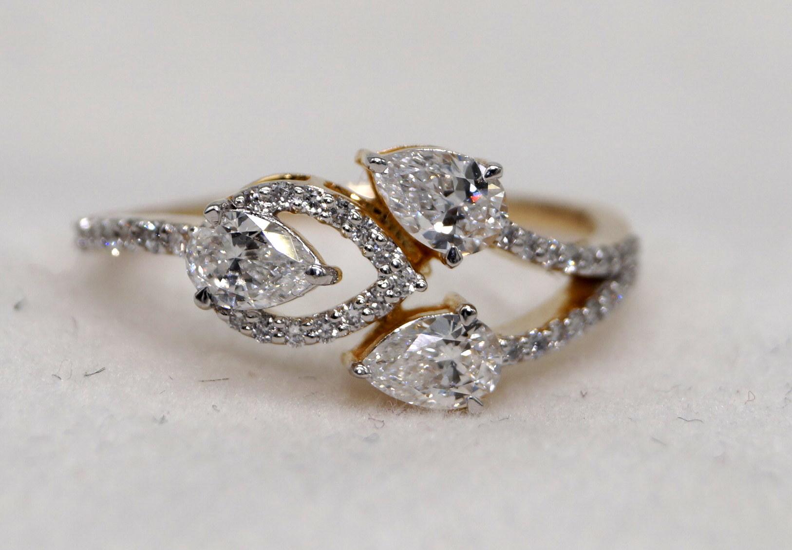 Contemporaneo Anello in moissanite certificata in oro 14k Hallmark Anello in oro massiccio certificato in vendita
