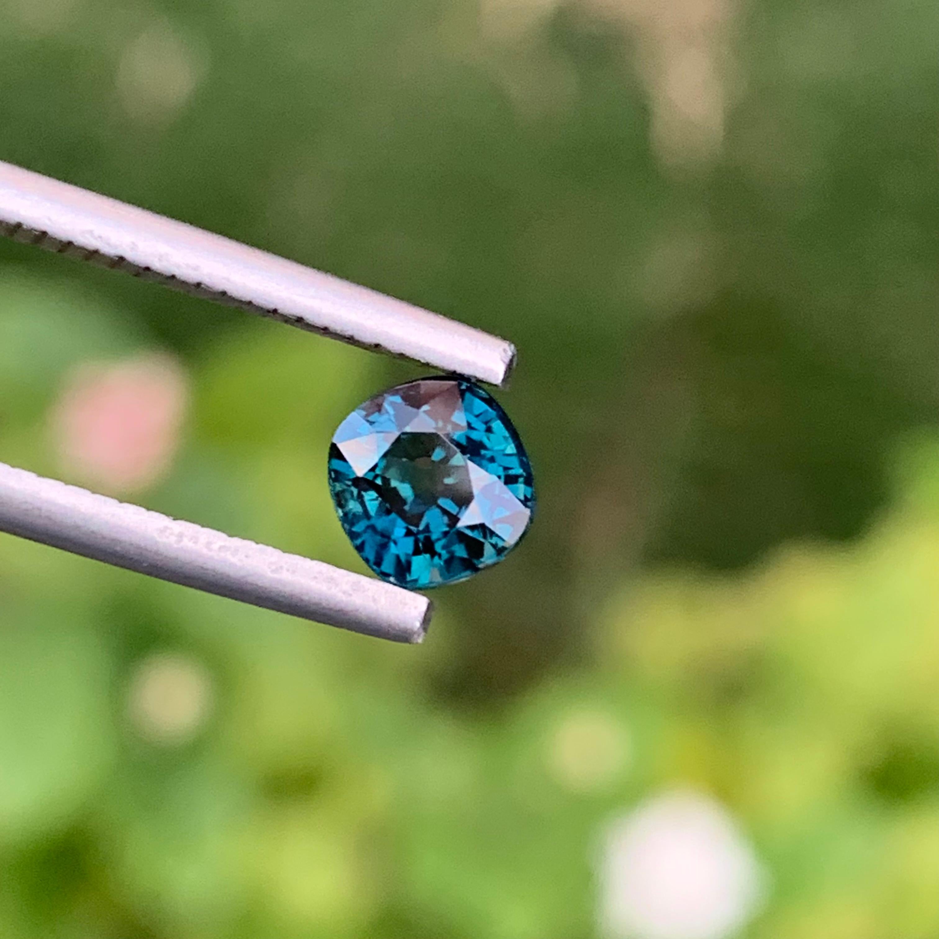 Taille coussin Saphir libre certifié naturel de 1,10 carat de forme coussin pour bague en vente
