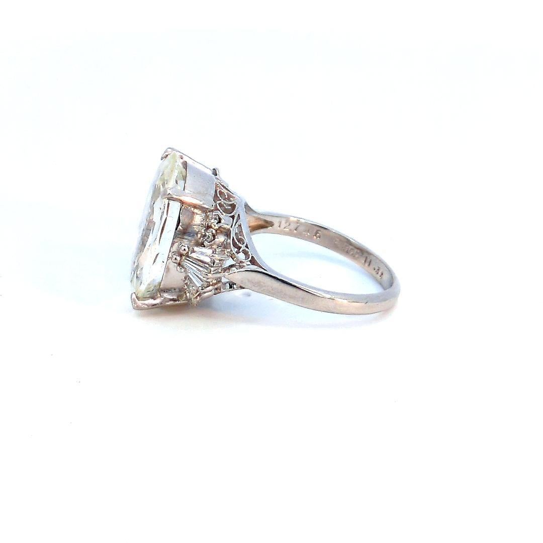 Taille ovale Bague en platine avec saphir jaune de Ceylan certifié naturel de 11,38 carats en vente