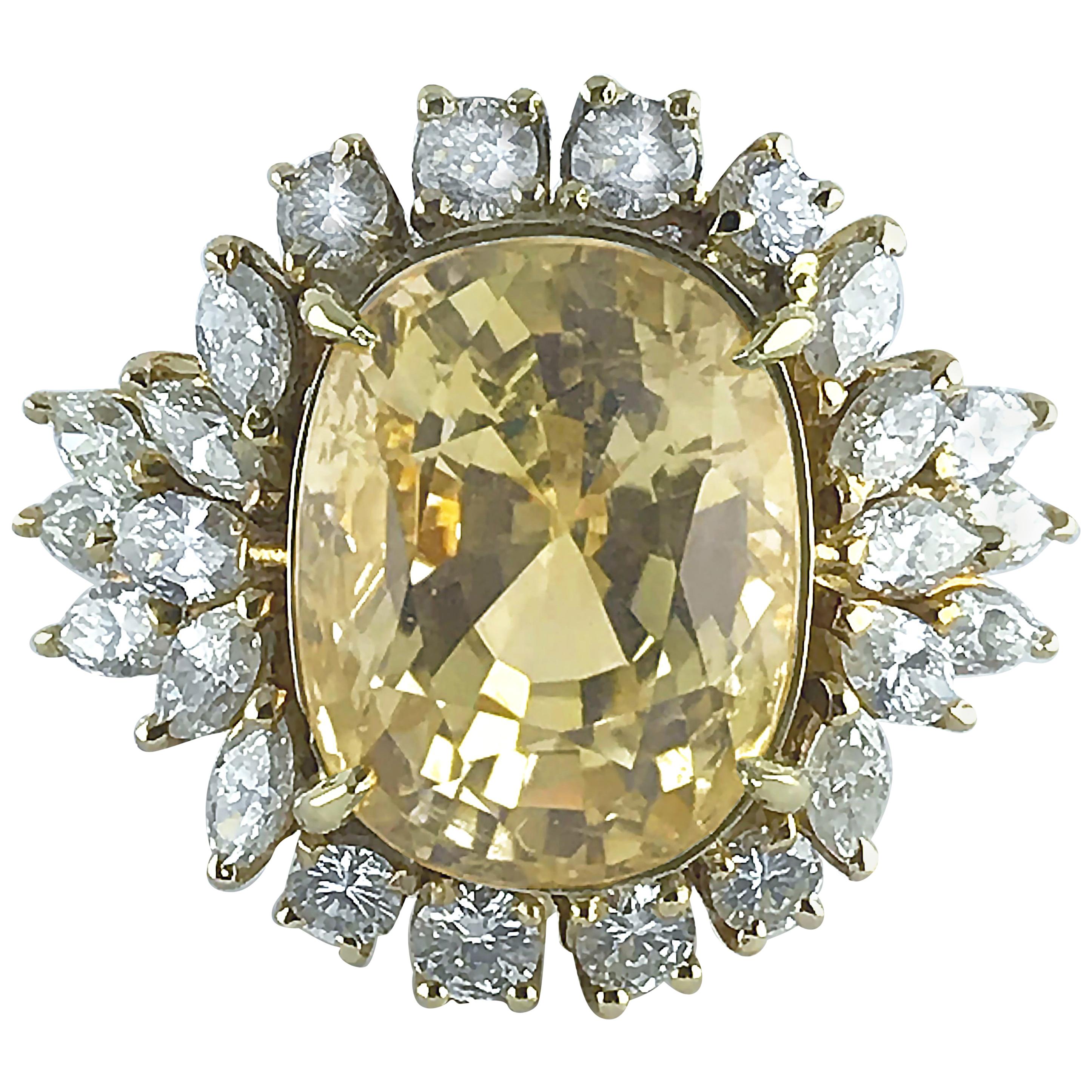 Bague en saphir jaune certifié naturel de 16,39 carats de taille coussin et diamants