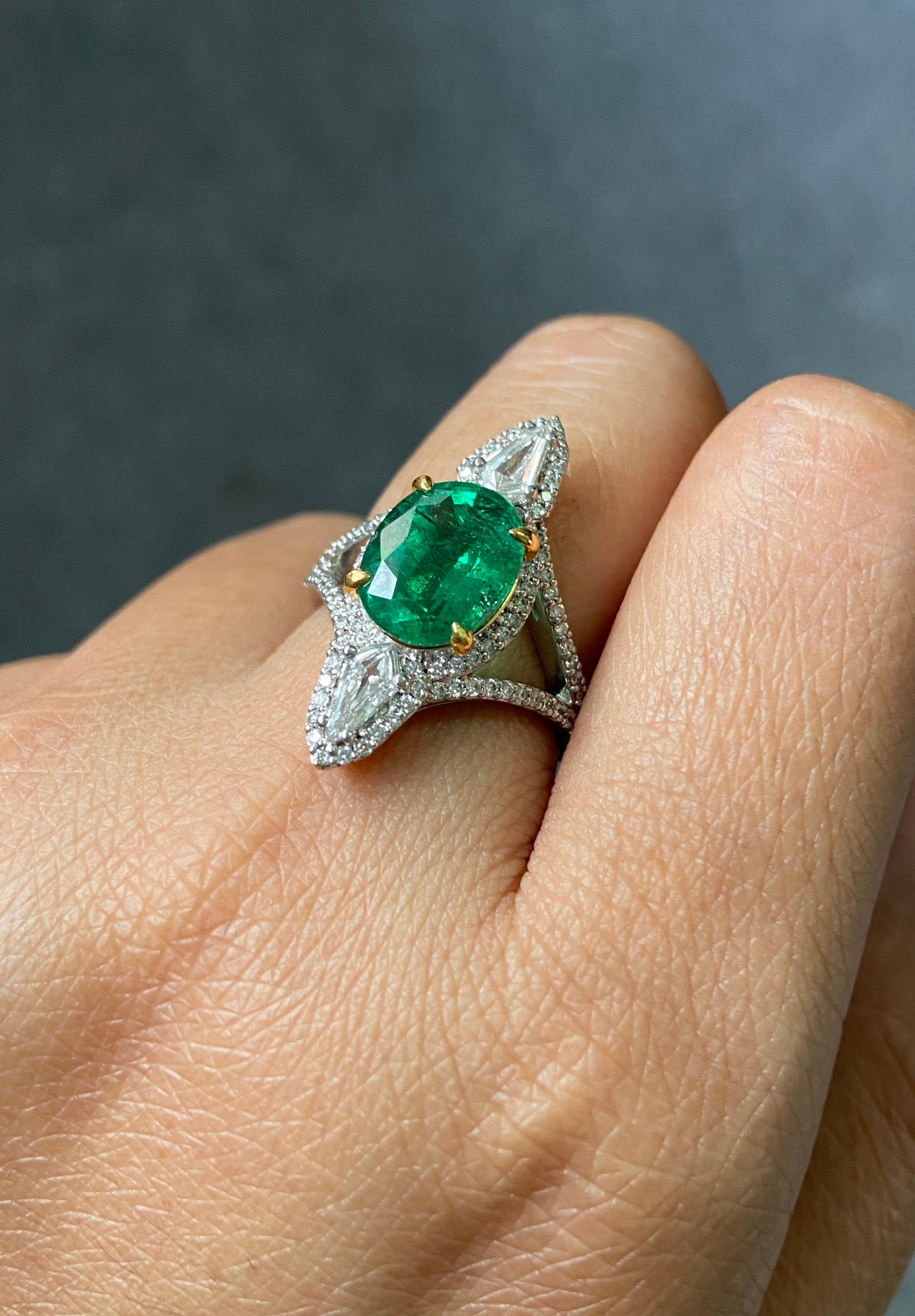 Anello con smeraldo e diamante dello Zambia in oro bianco 18 carati certificato e naturale in vendita 7