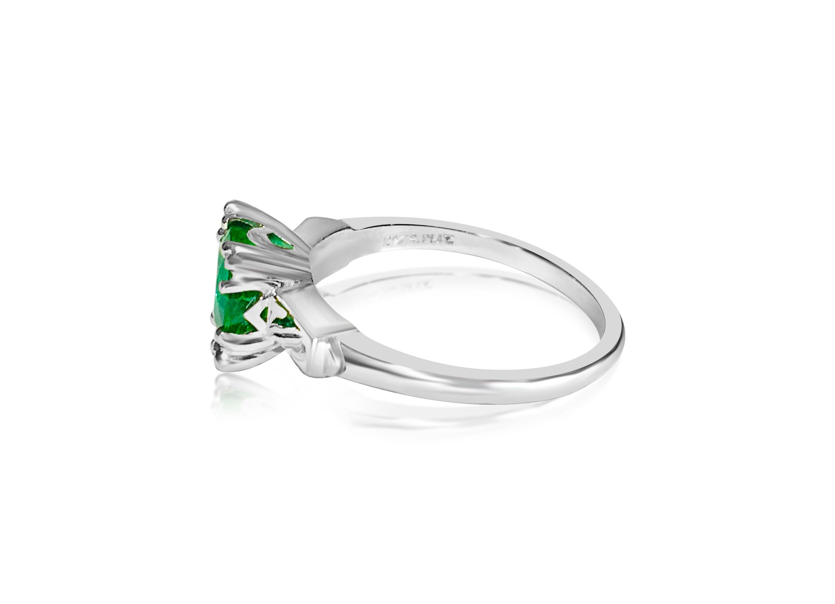 Round Cut Certified Natural 2.00 Carat Emerald Platinum Ring For Sale