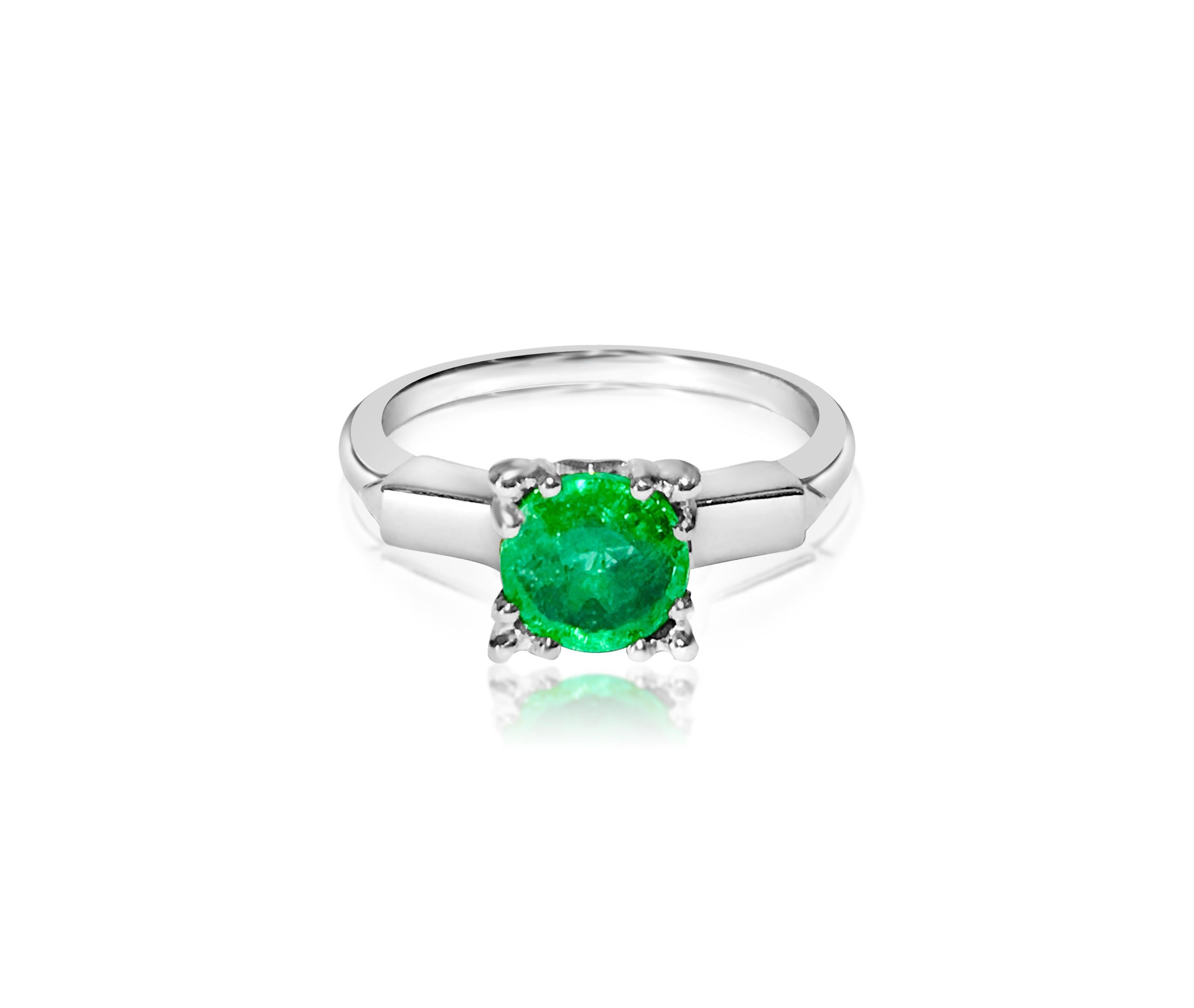 Round Cut Certified Natural 2.00 Carat Emerald Platinum Ring For Sale