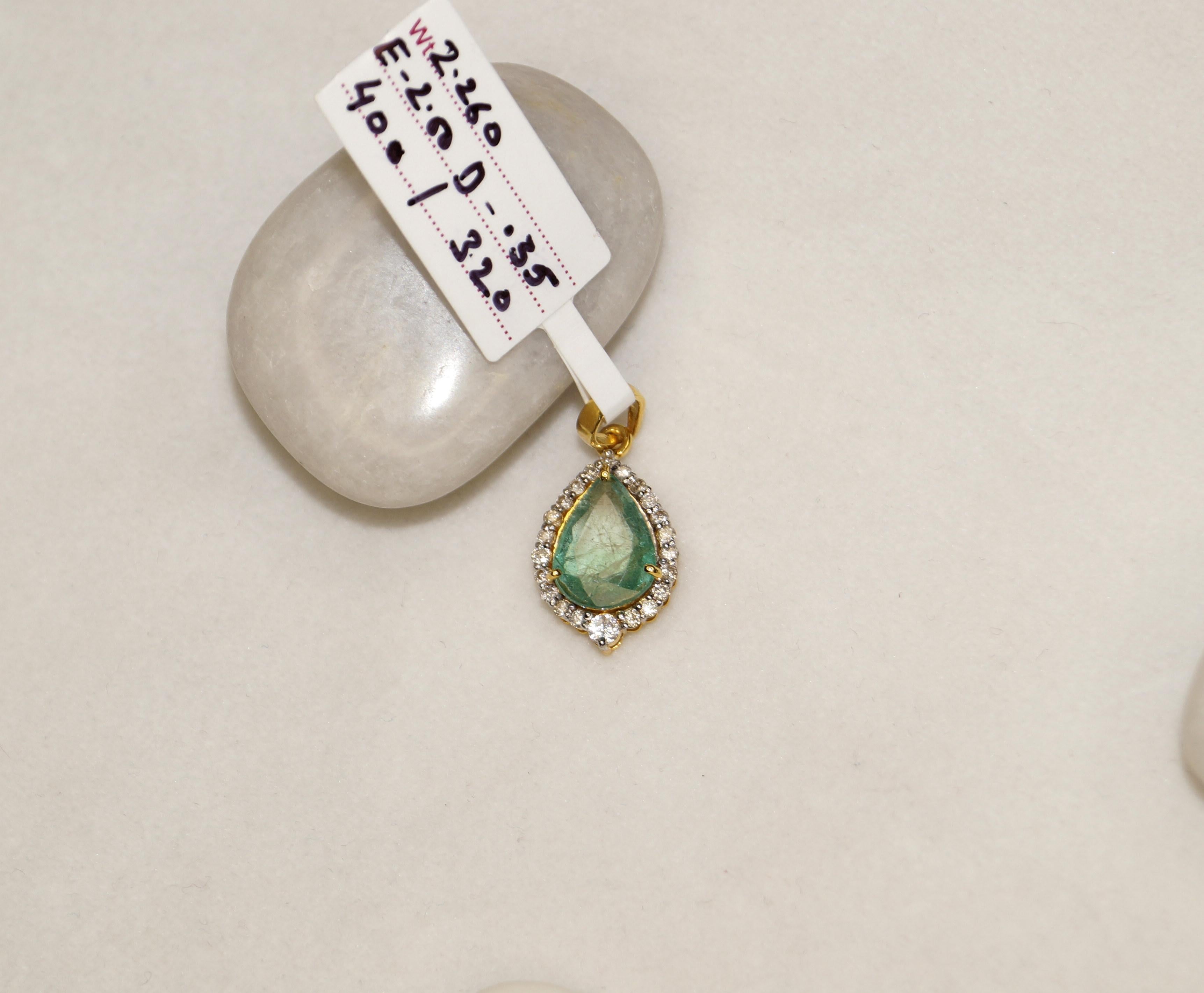 IGI Certified Natural Diamond Emerald Pendant 18K Gold Drop Pendant Necklace For Sale 1