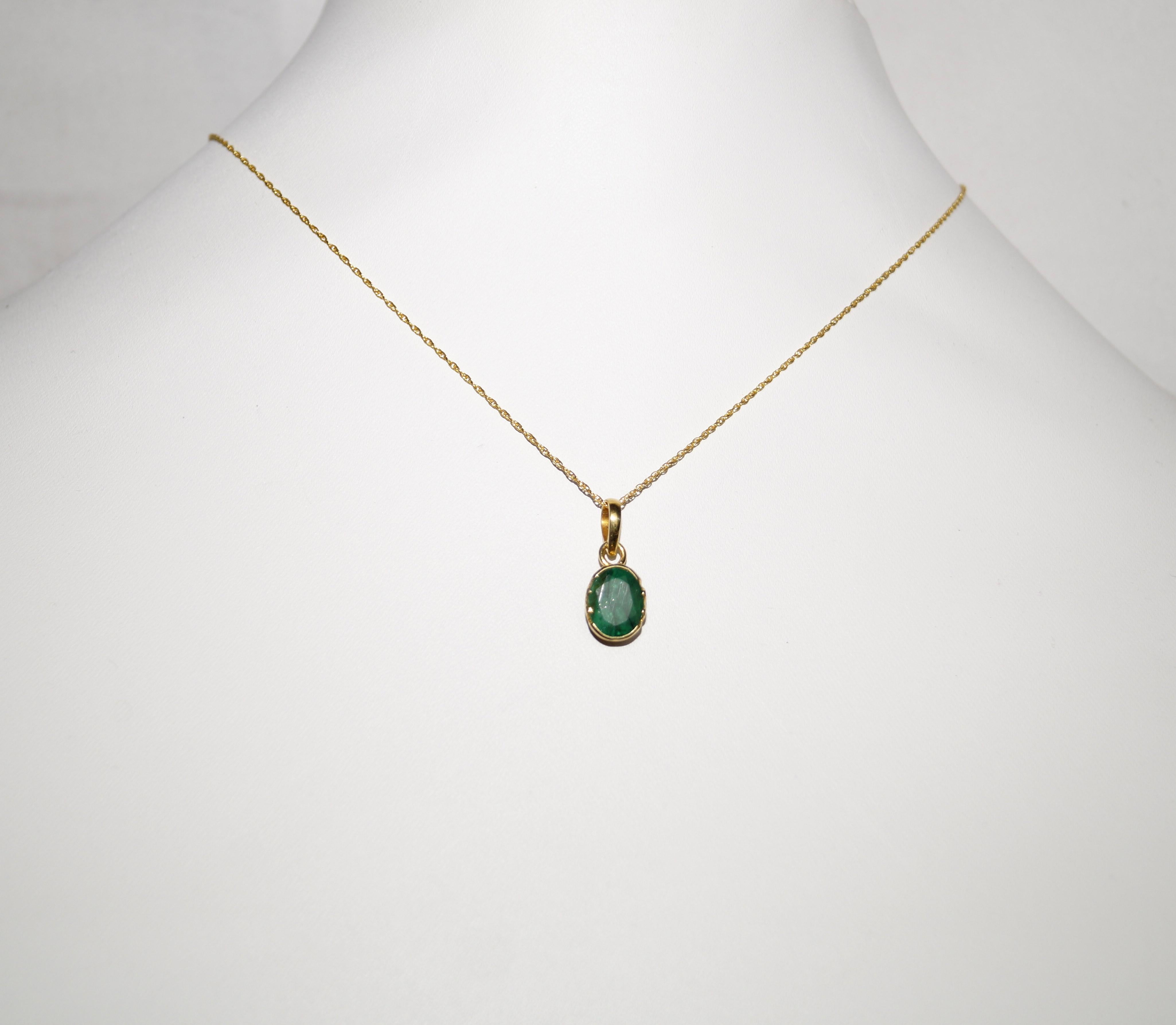Certified Natural 2.10ctw Emerald 14K Solid Yellow Gold Pendant  In New Condition For Sale In Delhi, DL