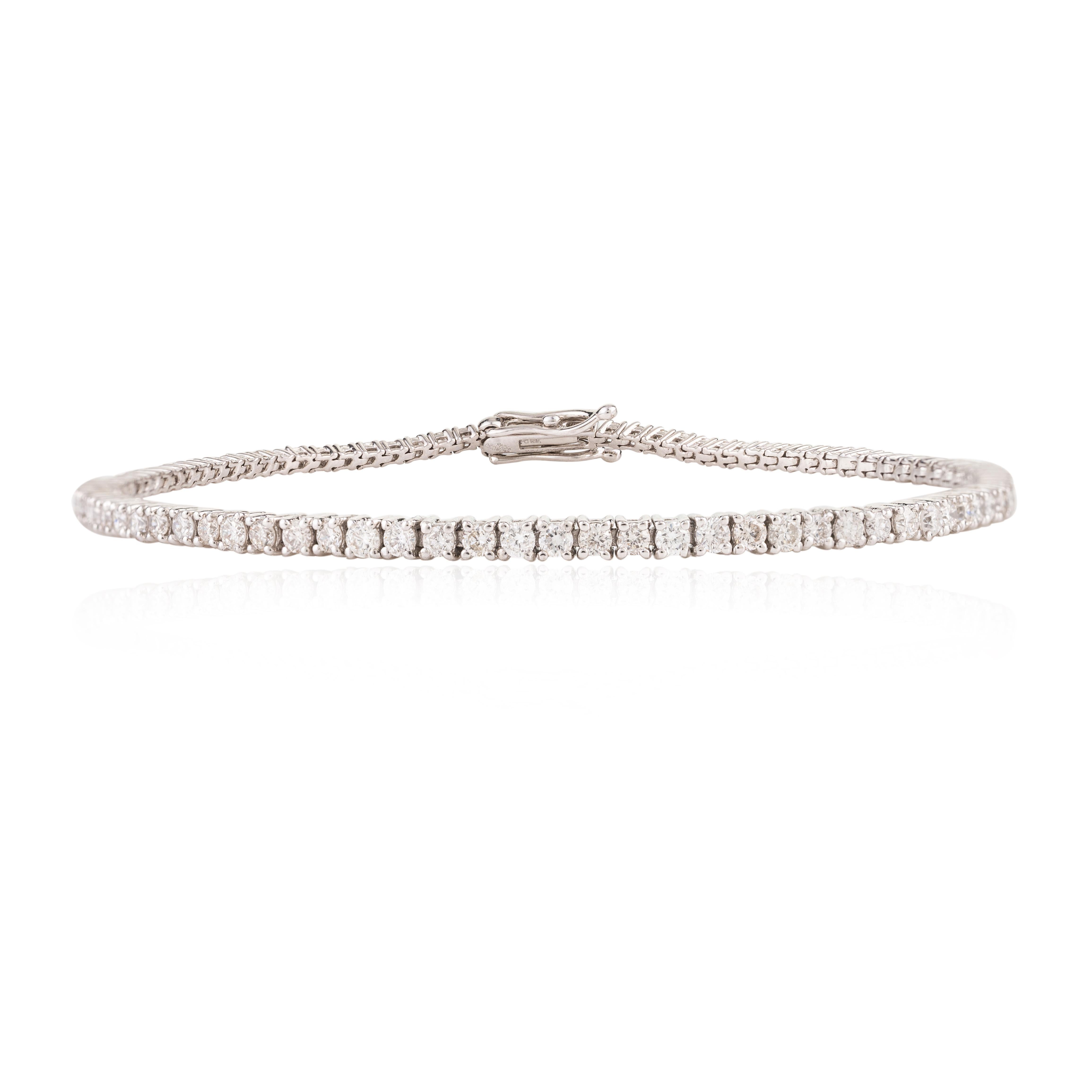 Certified 2.14 CTW Diamond Tennis Bracelet in 18 Karat Solid White Gold In New Condition For Sale In Houston, TX
