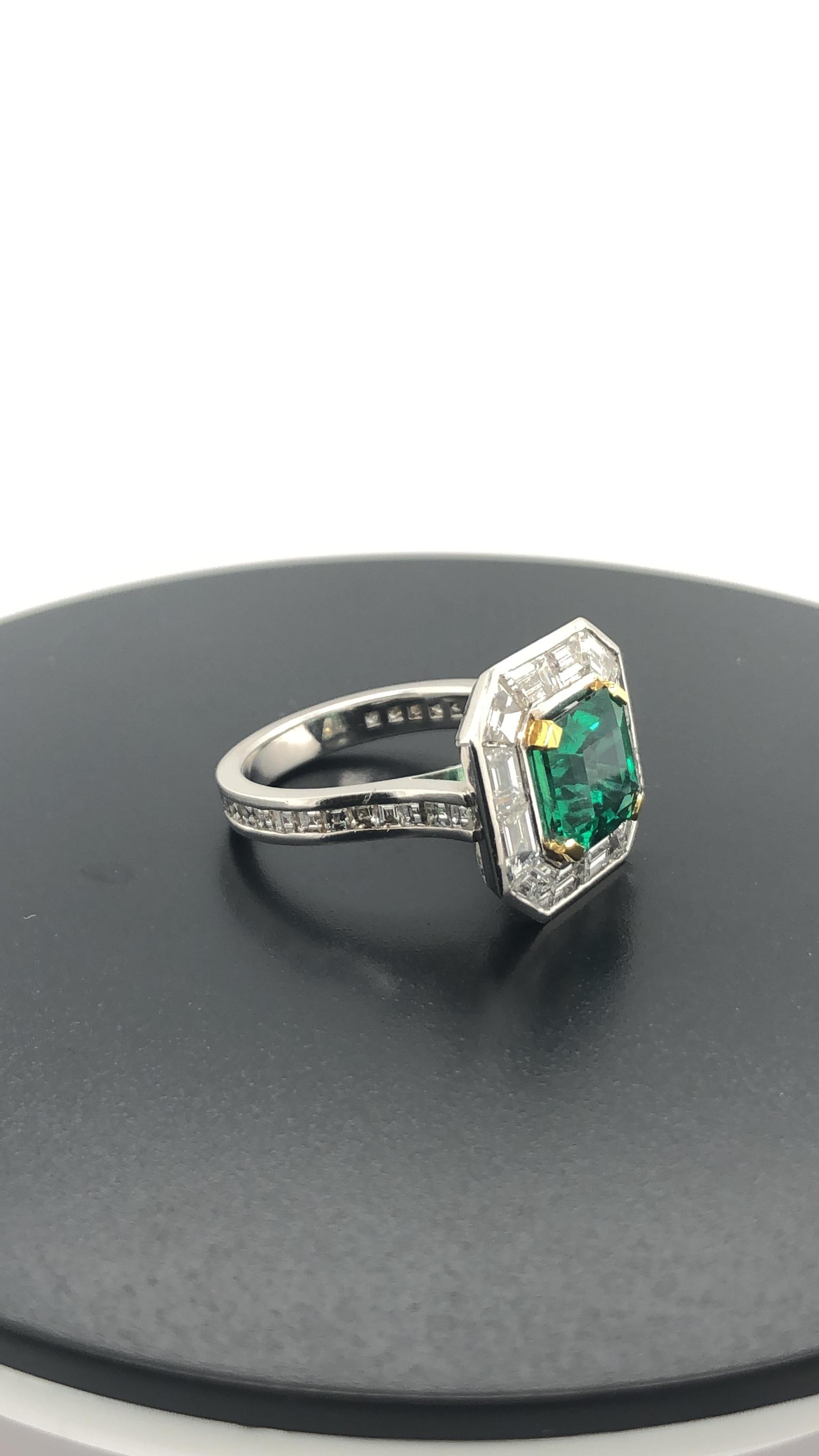 Art Deco Certified Natural 2.35 Carat Asscher Cut Emerald and Diamond Cocktail Ring For Sale