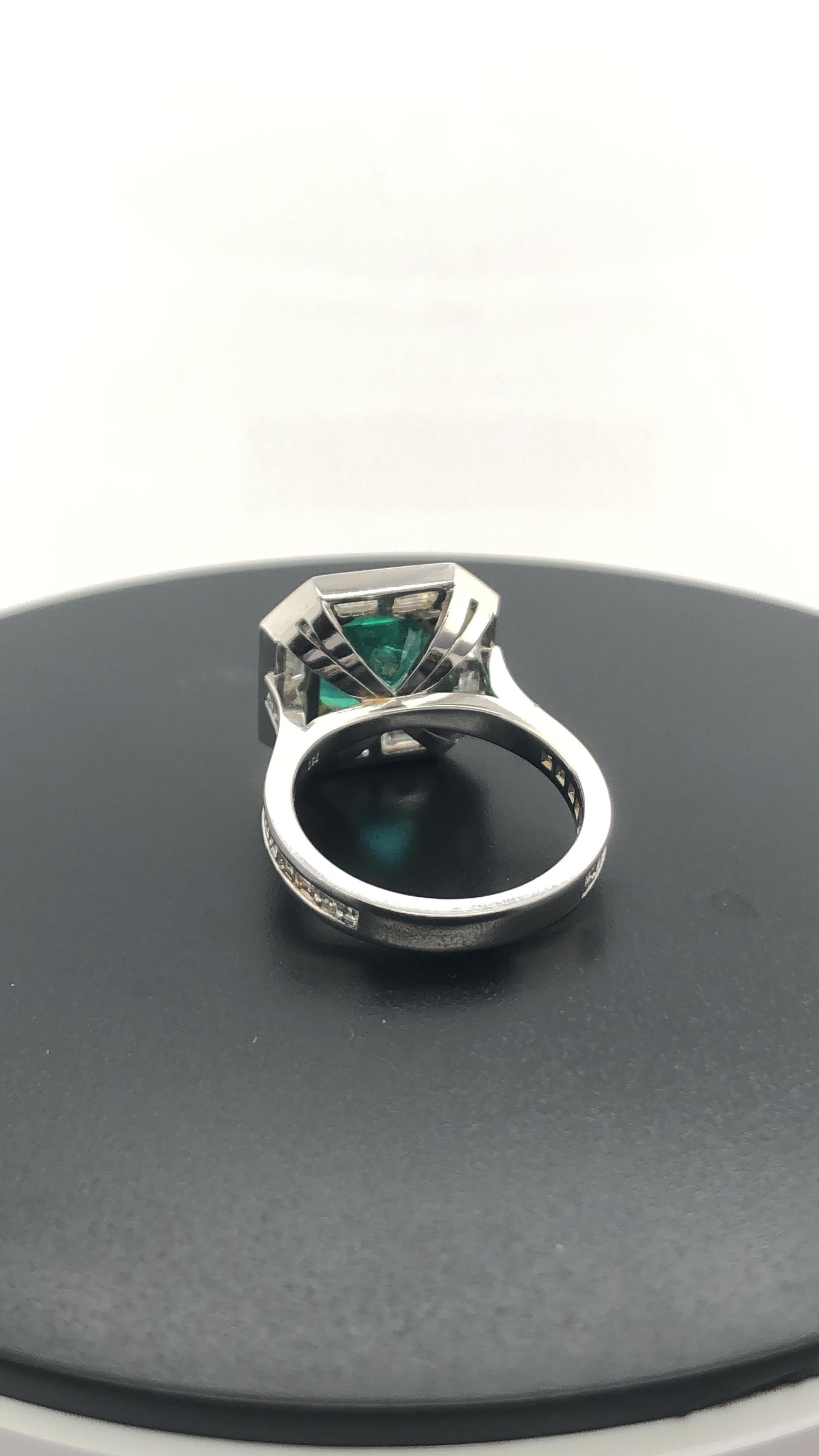 Women's Certified Natural 2.35 Carat Asscher Cut Emerald and Diamond Cocktail Ring For Sale