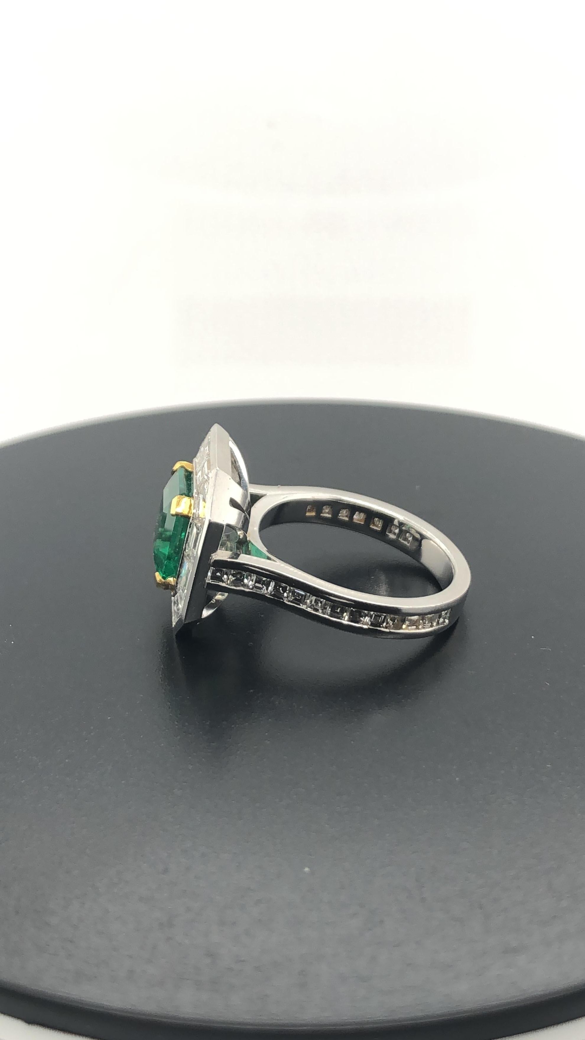 Certified Natural 2.35 Carat Asscher Cut Emerald and Diamond Cocktail Ring For Sale 1