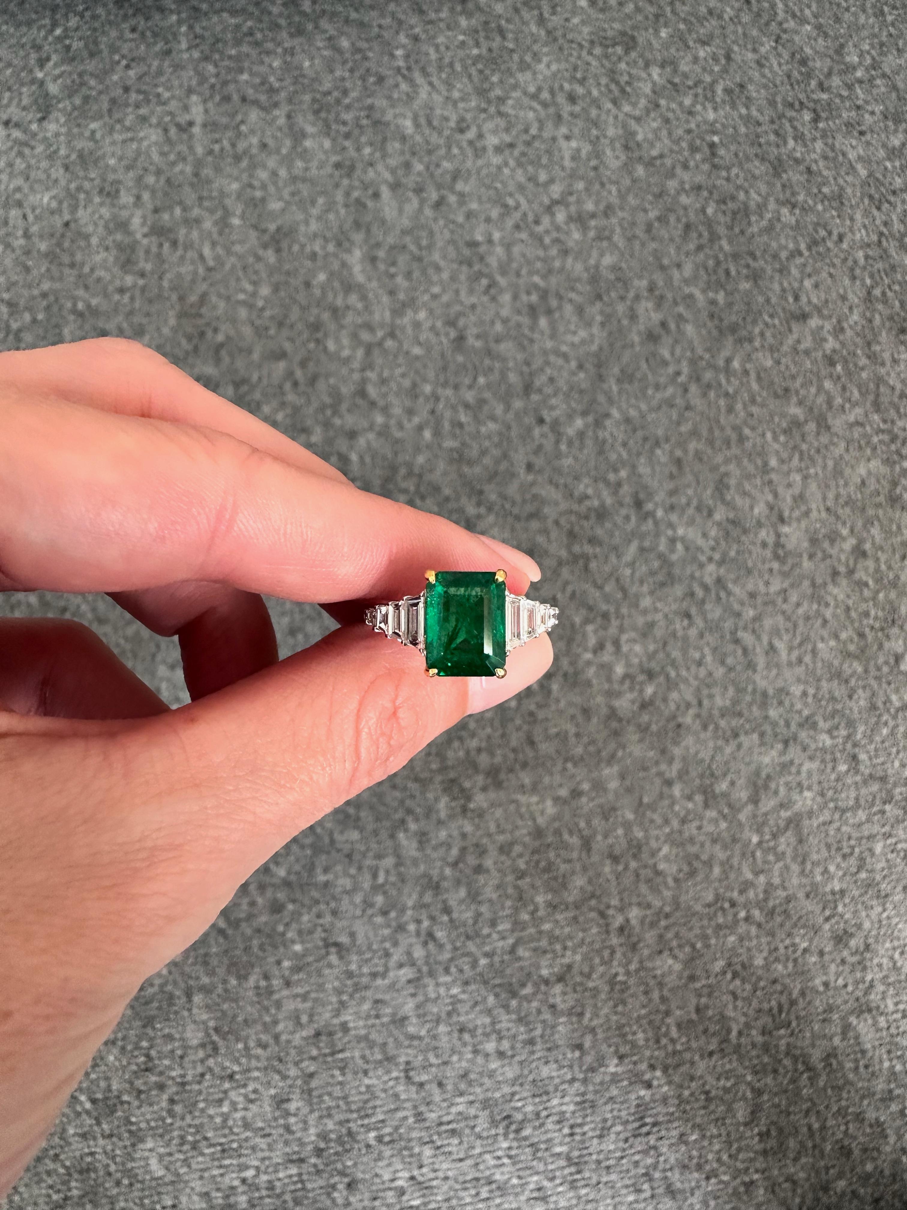 Certified Natural 3.13 Carat Emerald and VVS Diamond Cocktail Engagement Ring For Sale 1