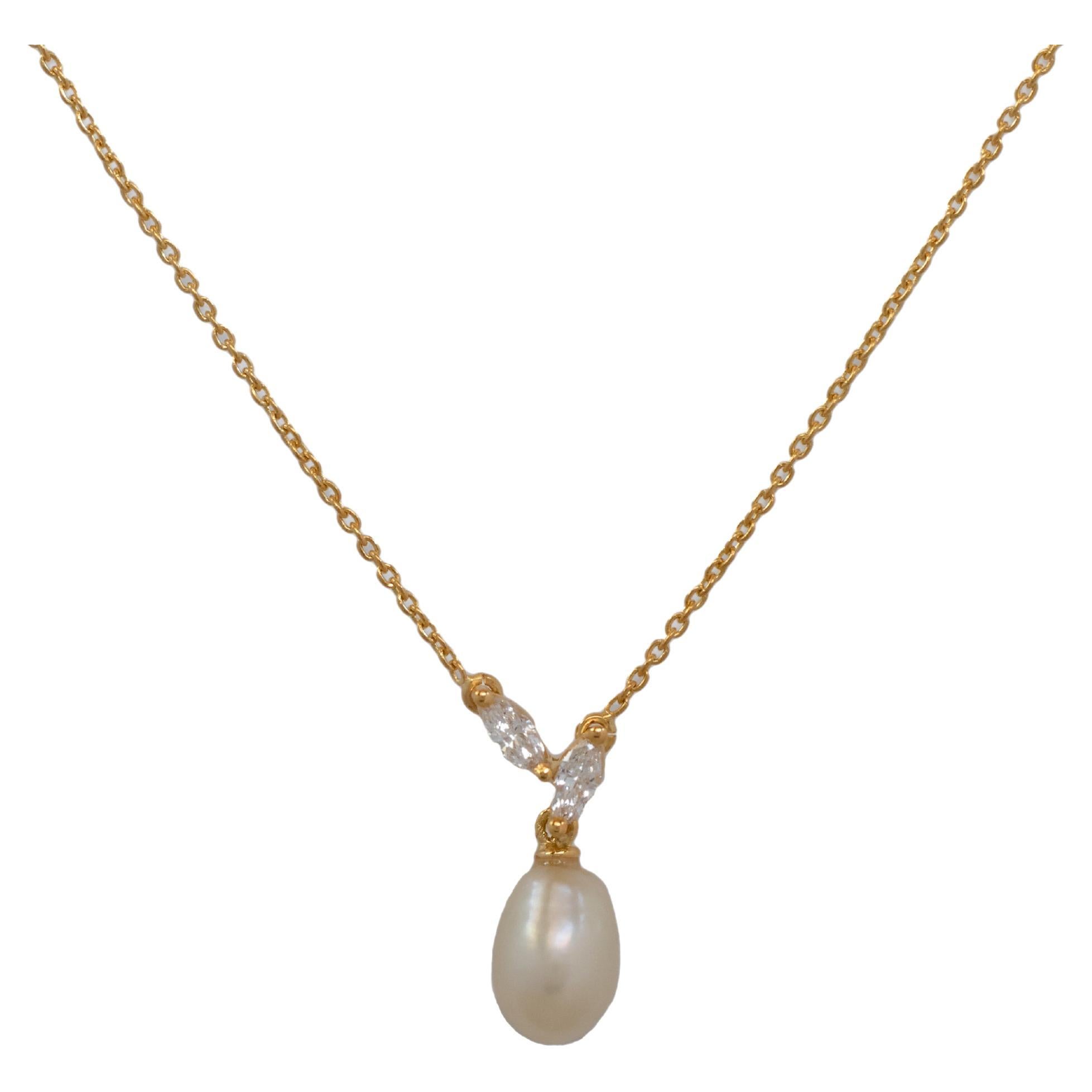 Certified Natural Bahraini Pearl Drop and Diamonds Pendant in 18 Kt Yellow Gold For Sale
