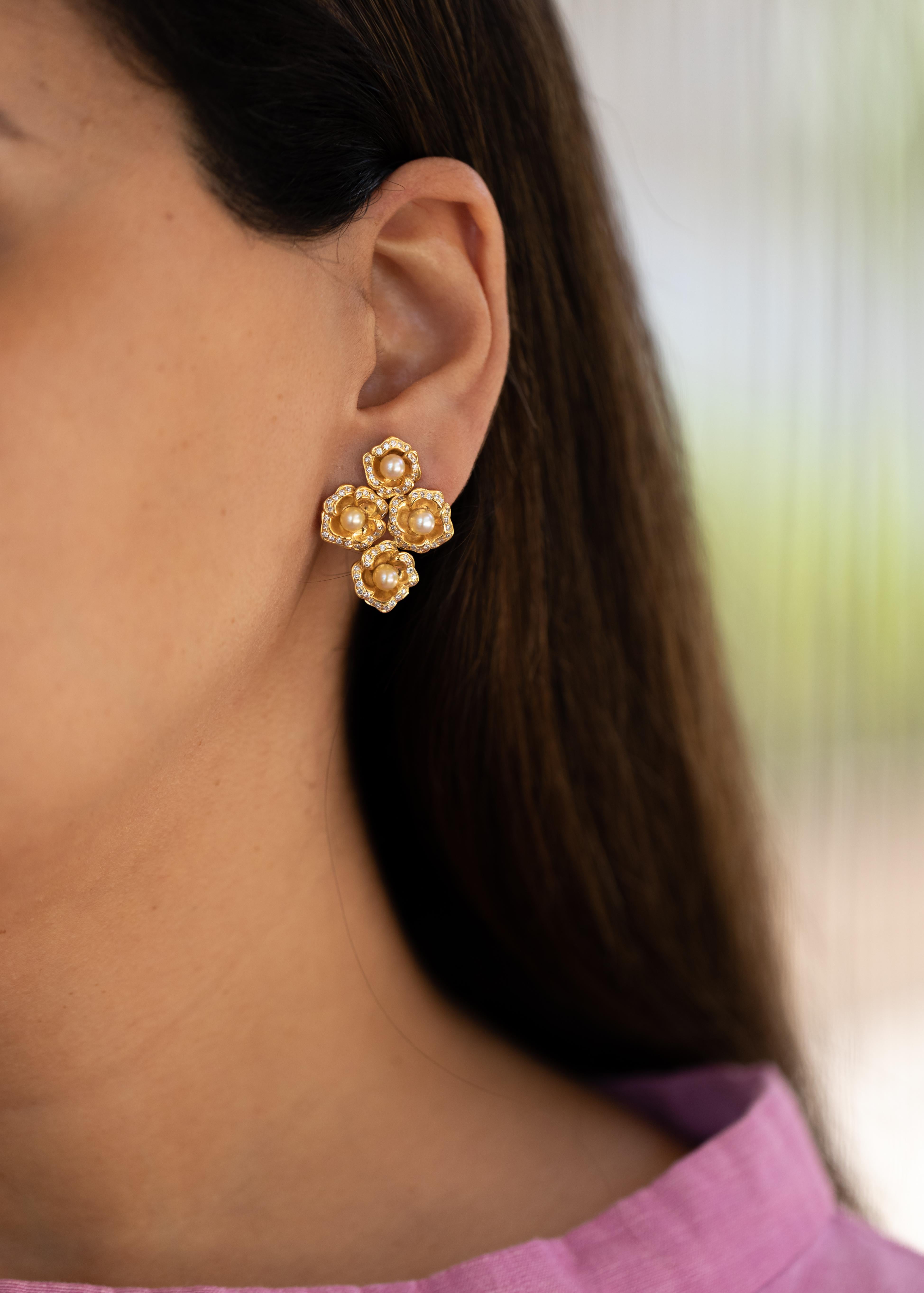 Round Cut Certified Natural Bahraini Pearls Flowers Earrings with Diamonds in 18 Kt Gold For Sale